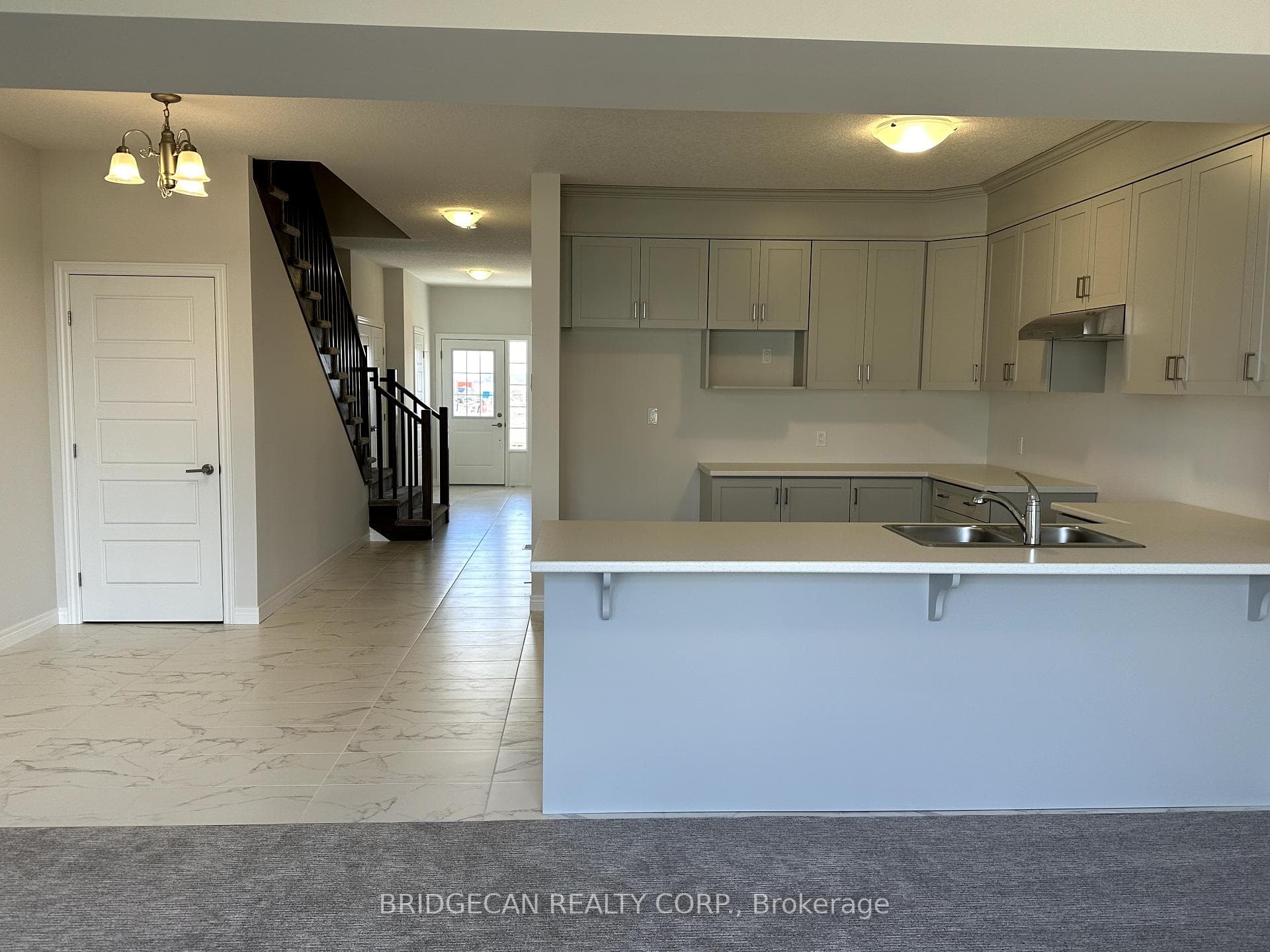 35 Lloyd Davies Way photo 7