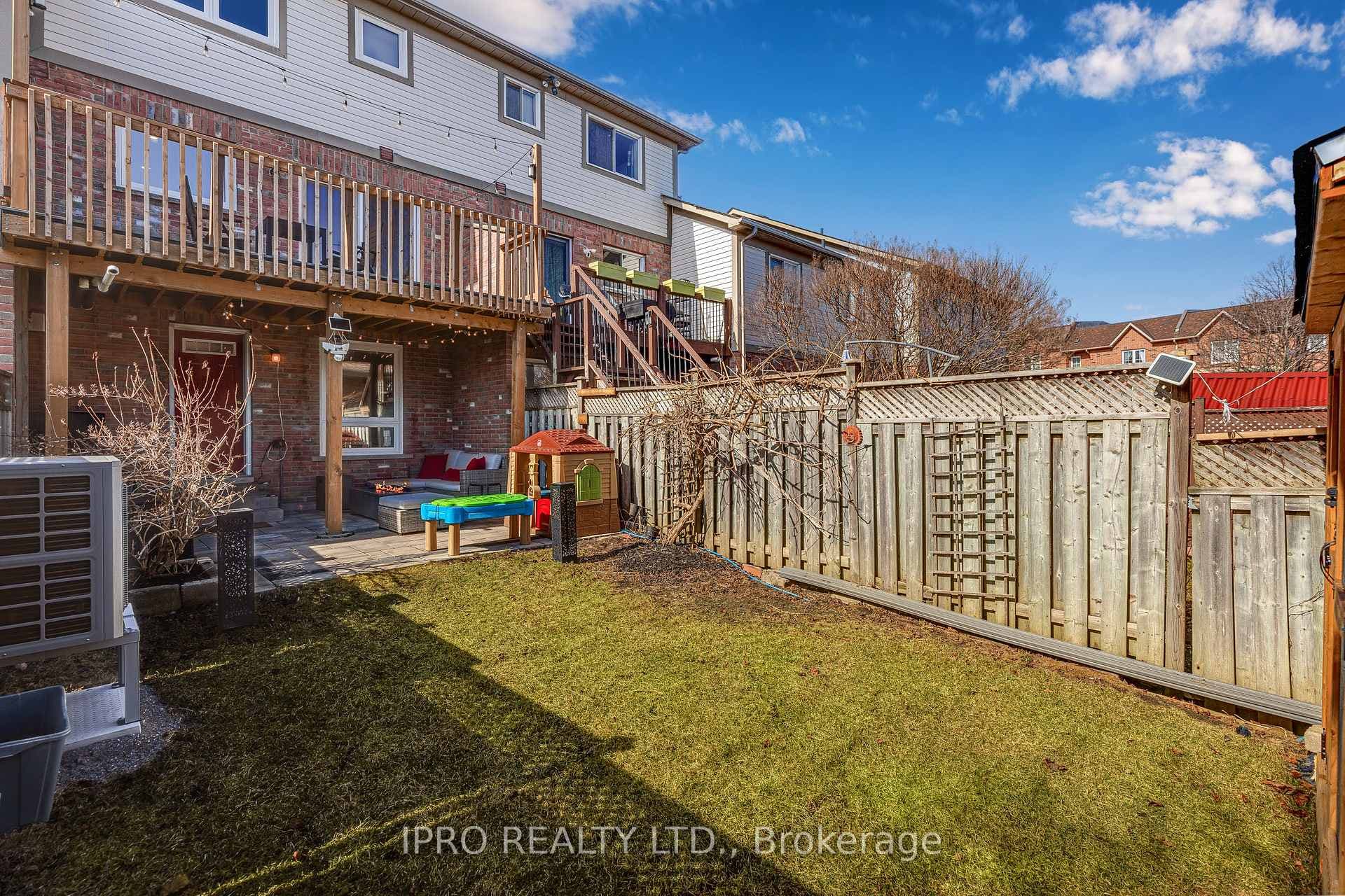 7 Schouten Crescent photo 35