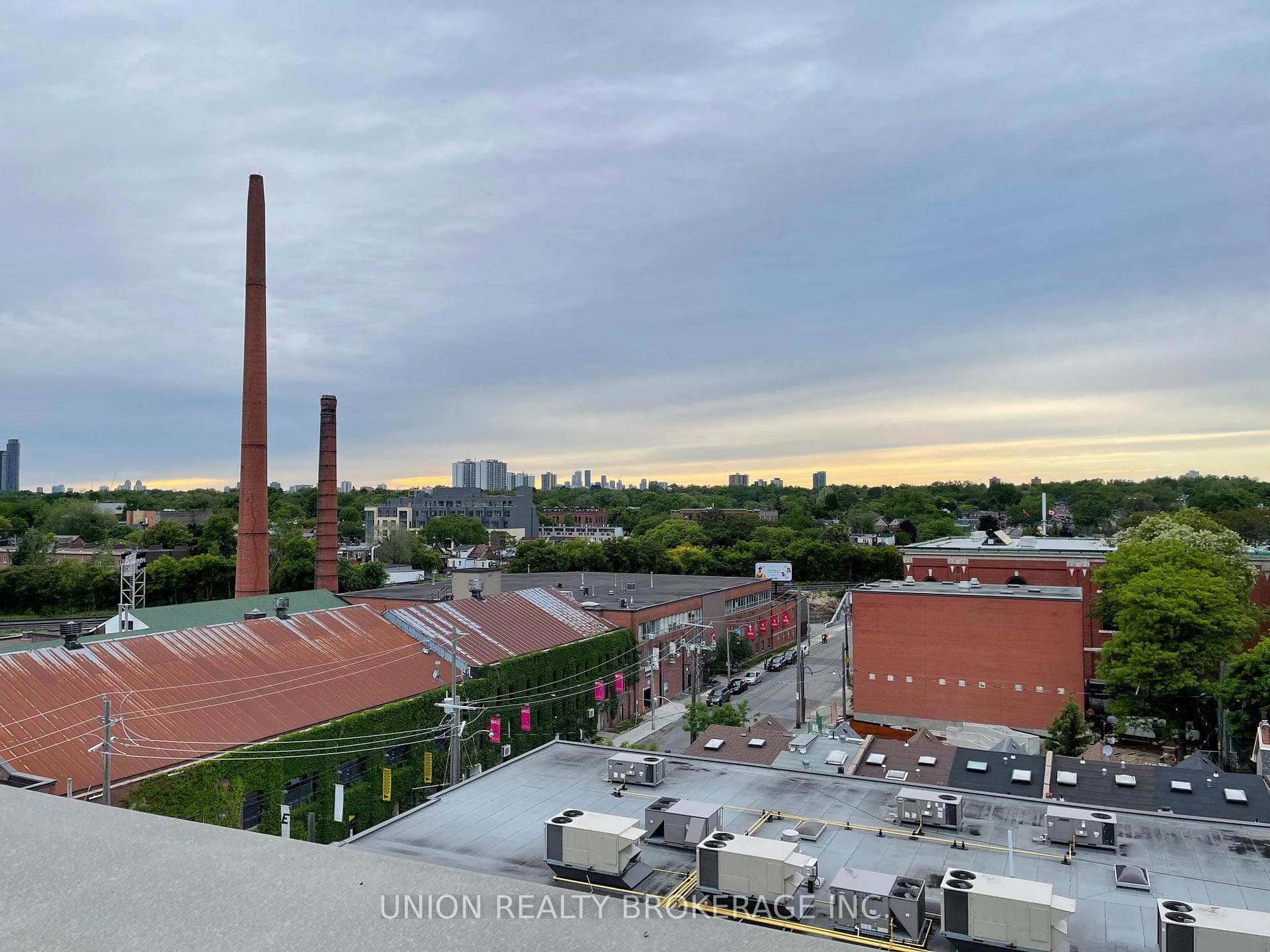 1190 Dundas Street Unit 823 photo 7