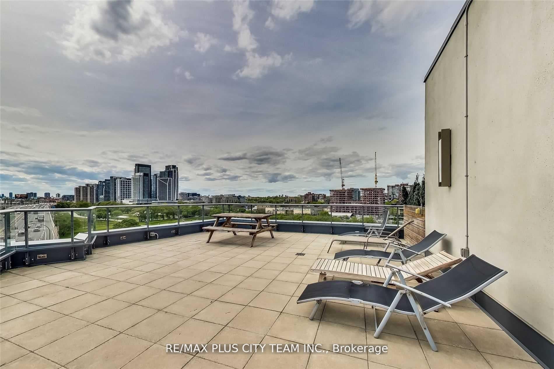 169 Fort York Boulevard Unit 806 photo 9