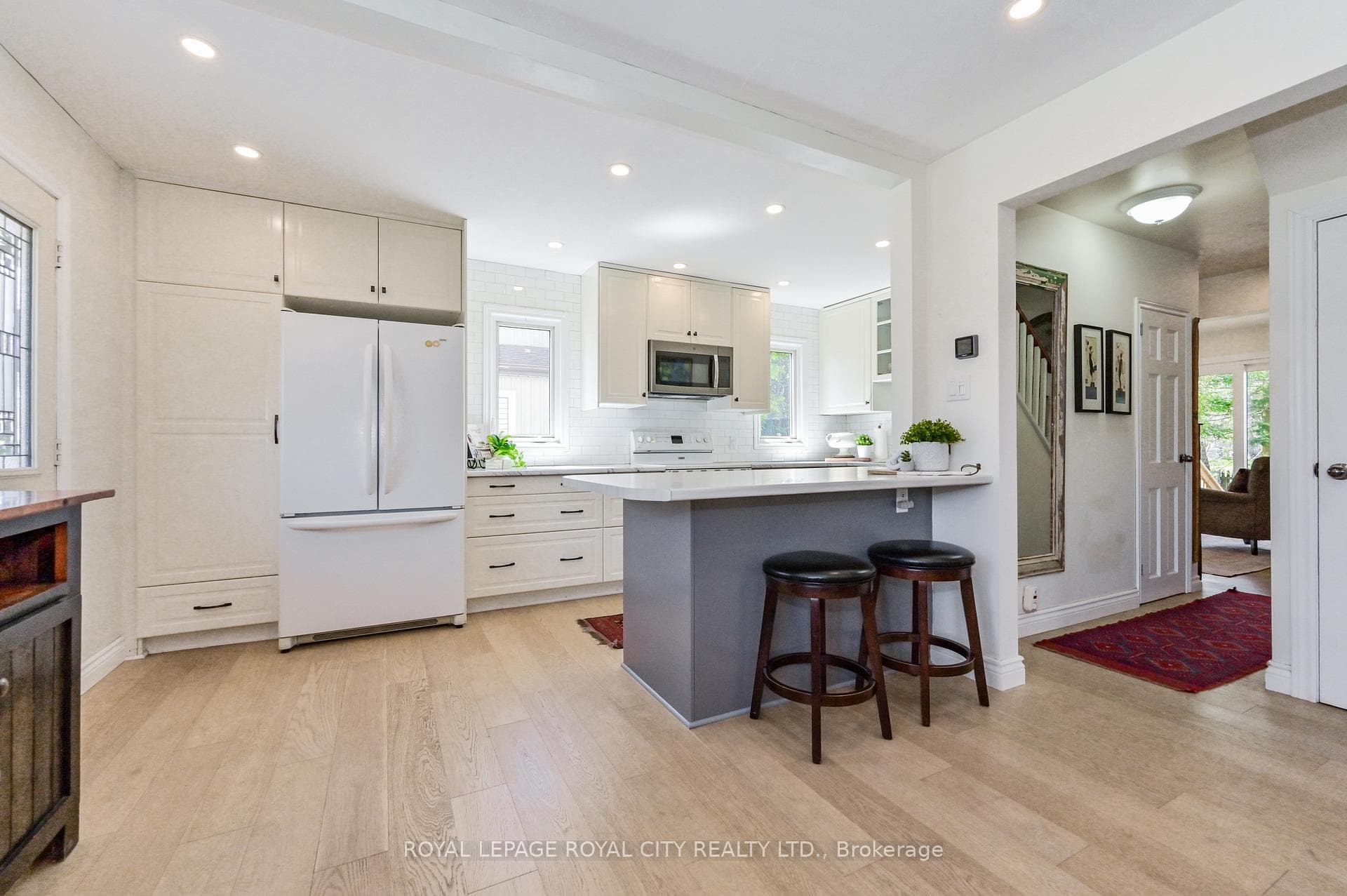 9 Churchill Crescent photo 5