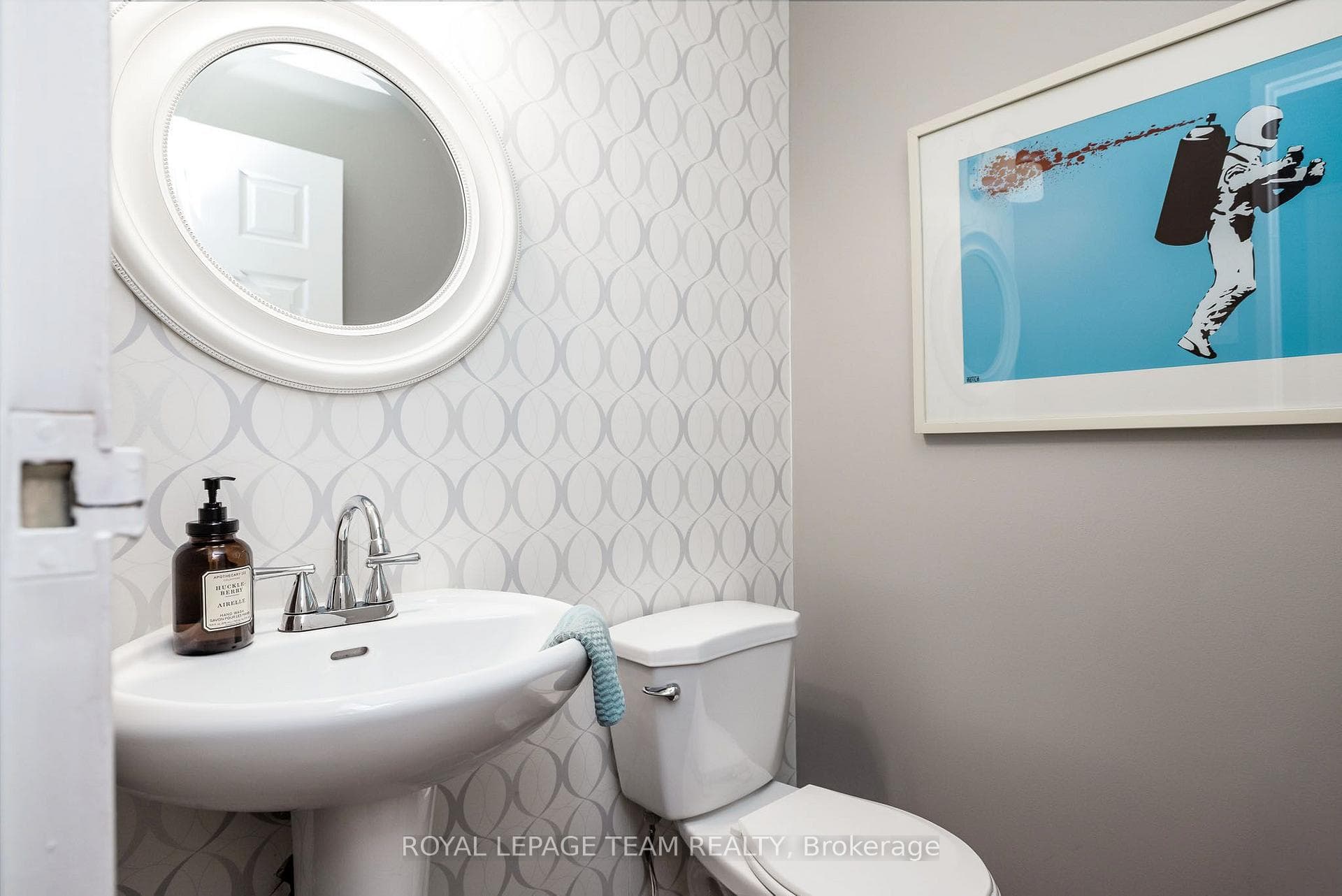 126 McClintock Way photo 23