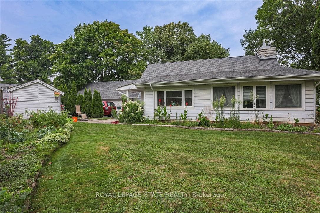 1 Grand Avenue photo 28