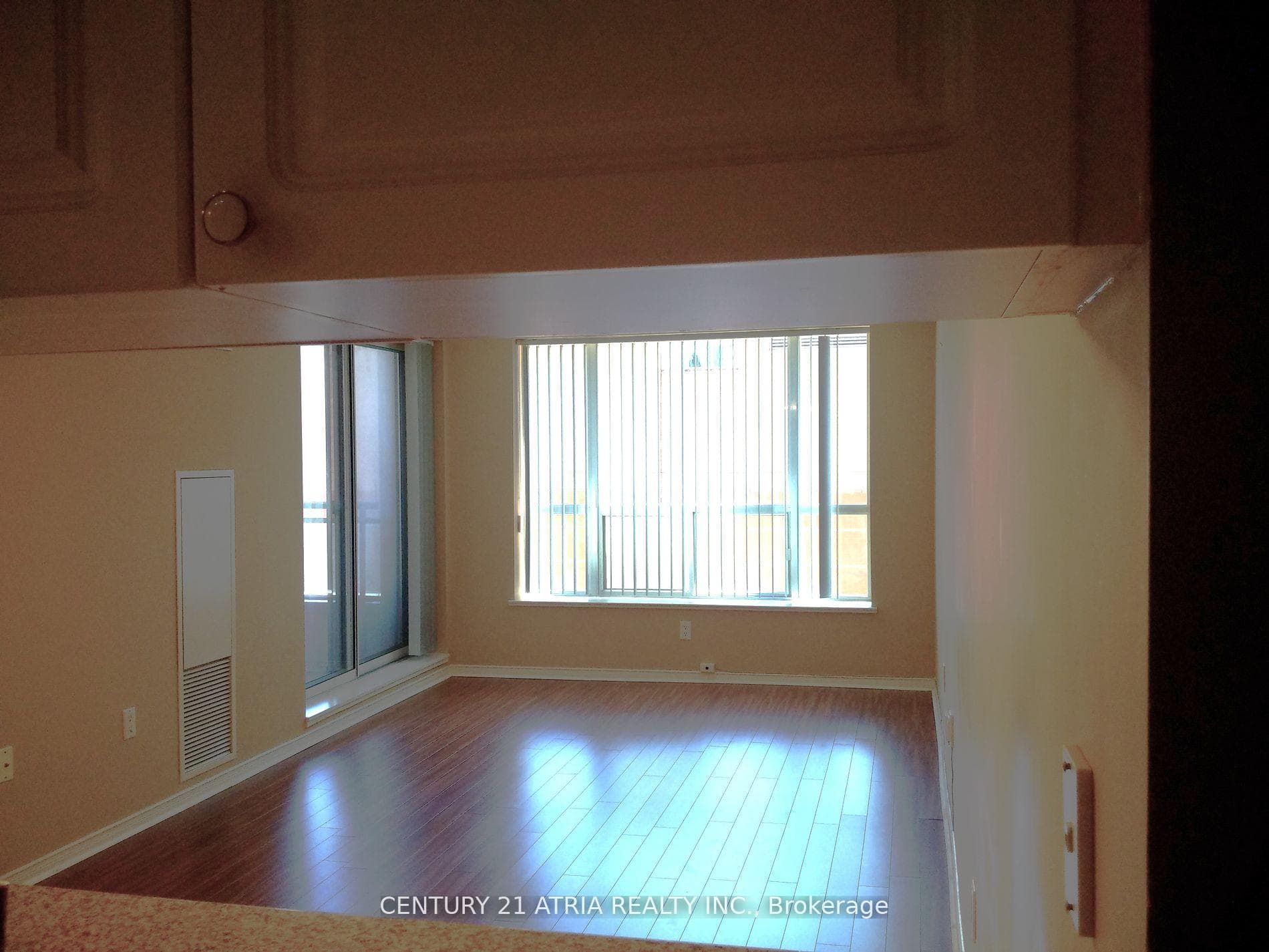 887 Bay Street Unit 403 photo 7