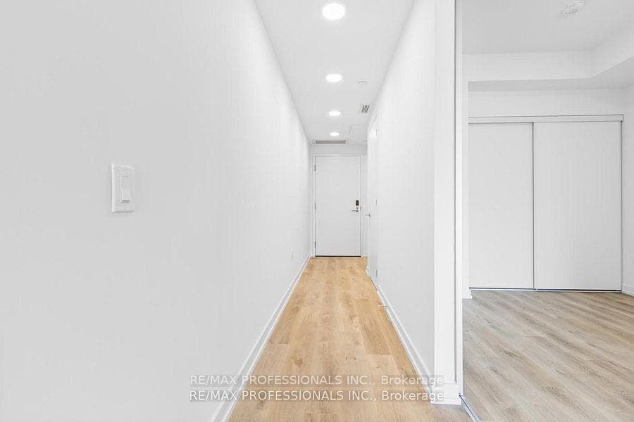 6 Chartwell Road Unit 219 photo 3