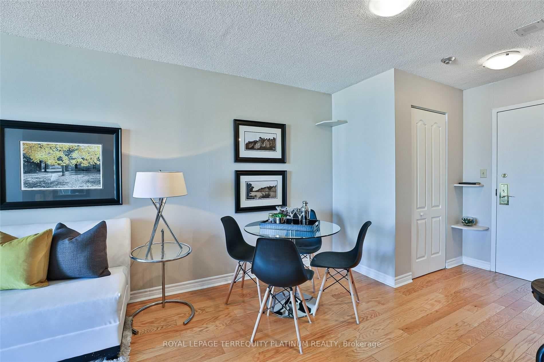 25 Grenville Street Unit 1801 photo 5