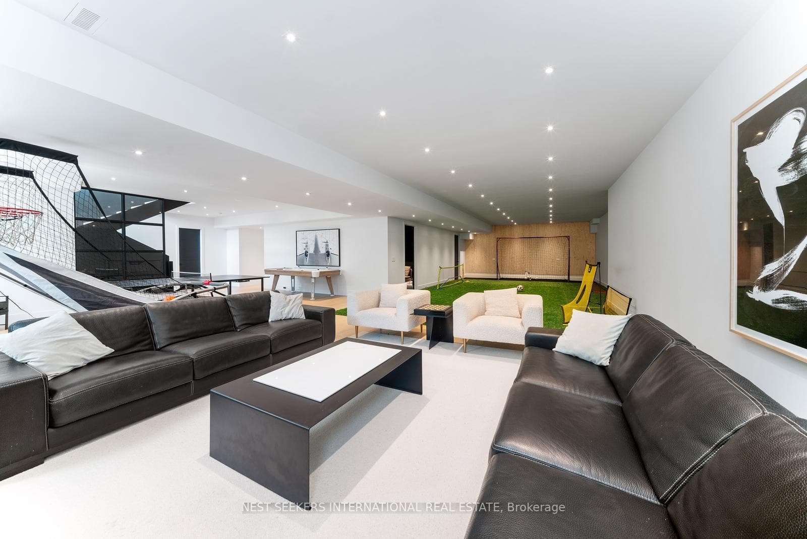 6 Forestave Crescent photo 31