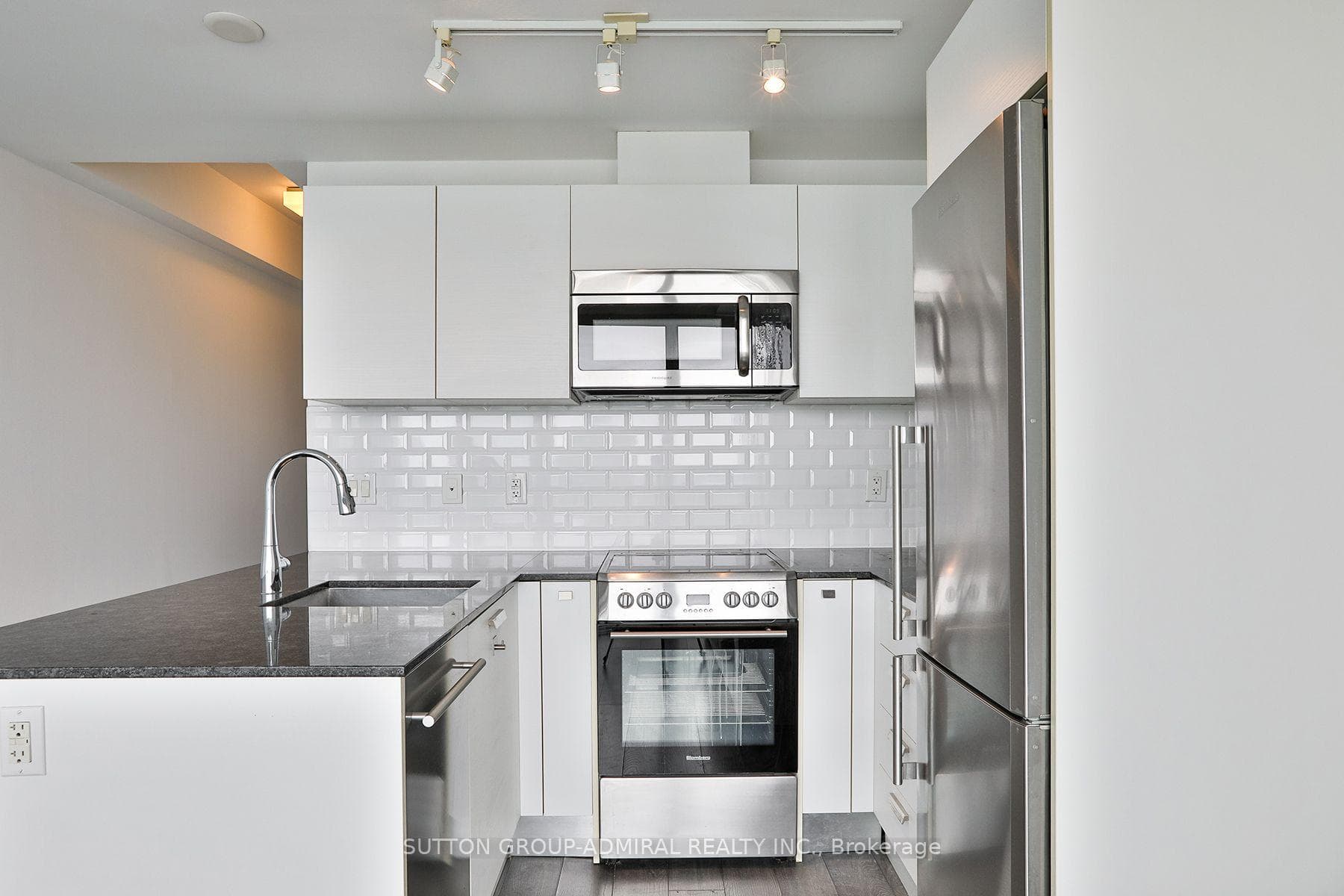 42 CHARLES Street Unit 4504 photo 6