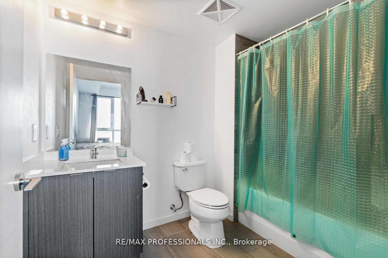 3237 Bayview Avenue Unit 704 photo 18