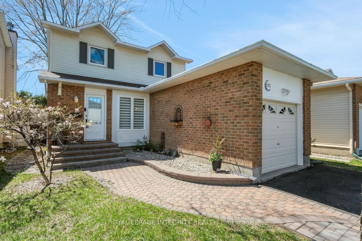 1575 Des Grives Crescent photo 2
