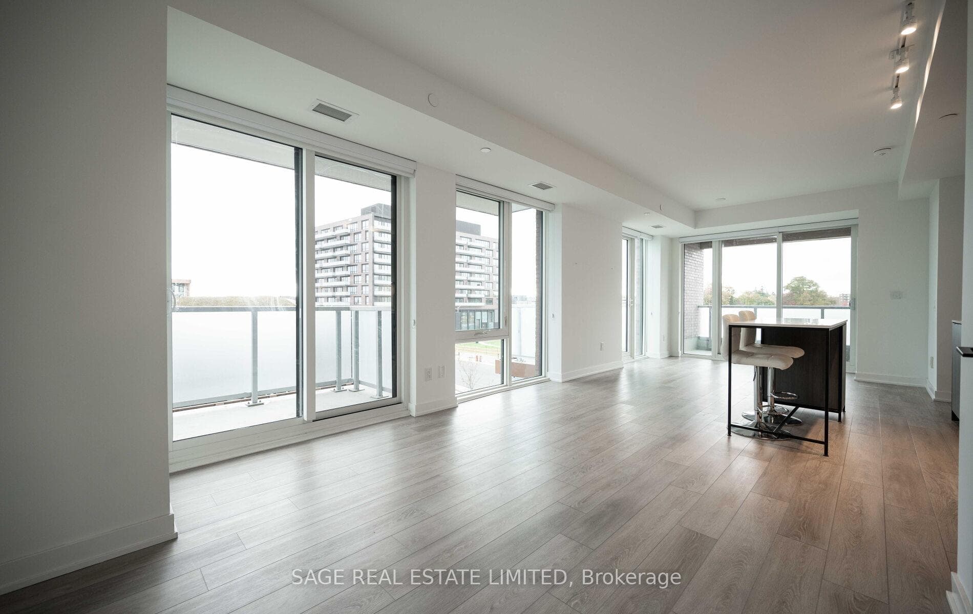 215 Lakeshore Road Unit 330 photo 7