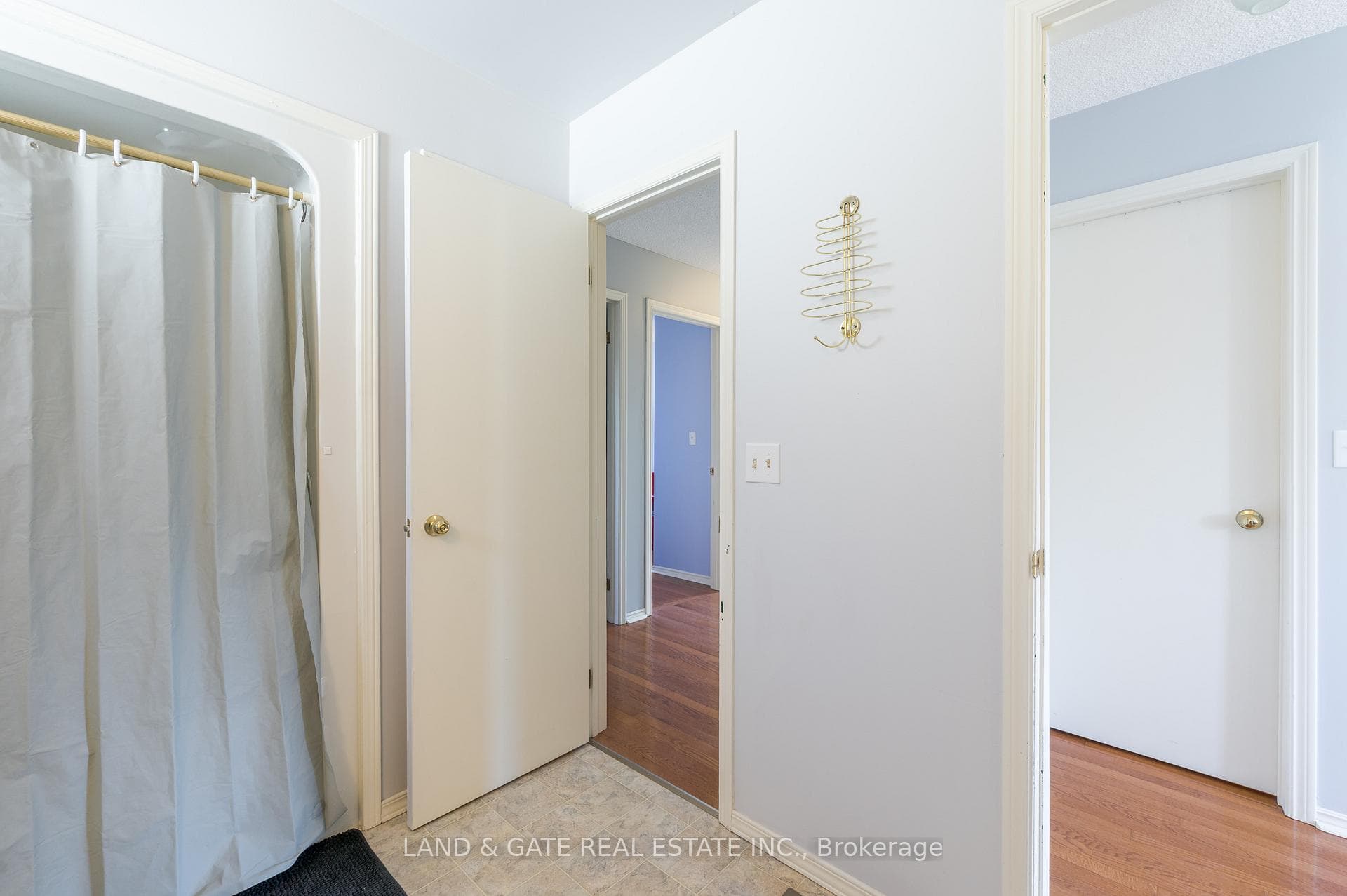 912 Heenan Street photo 33