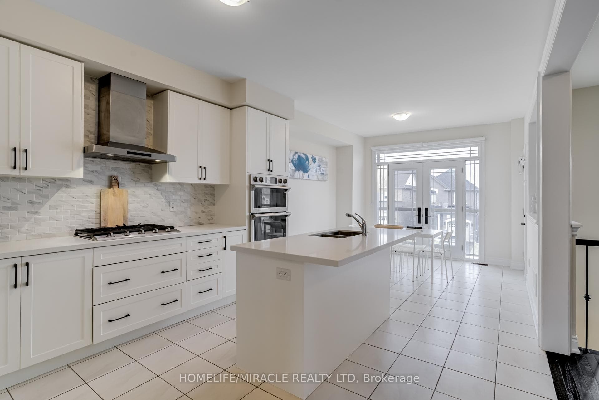54 Janes Crescent photo 14