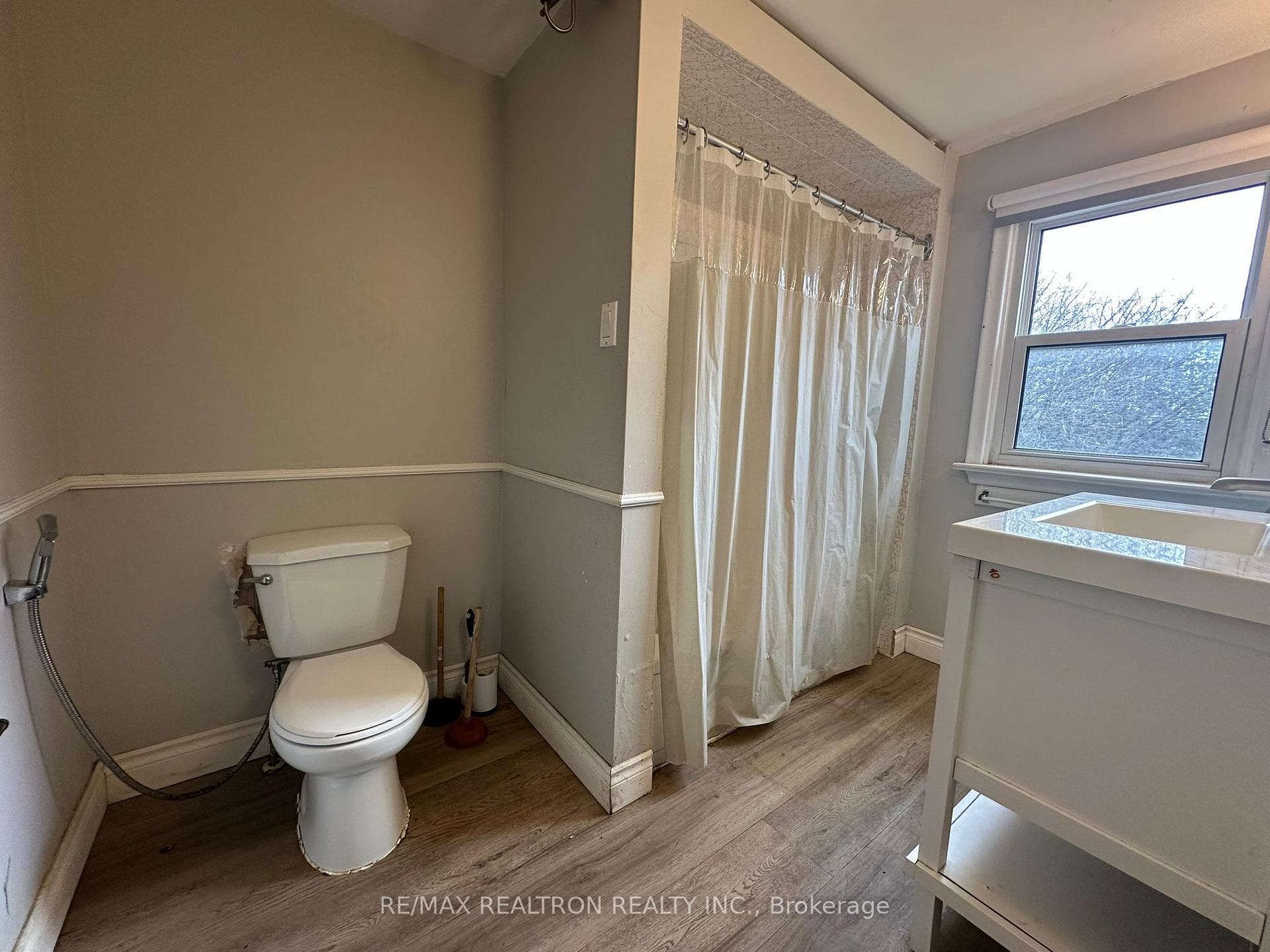 125 Treverton Drive photo 14