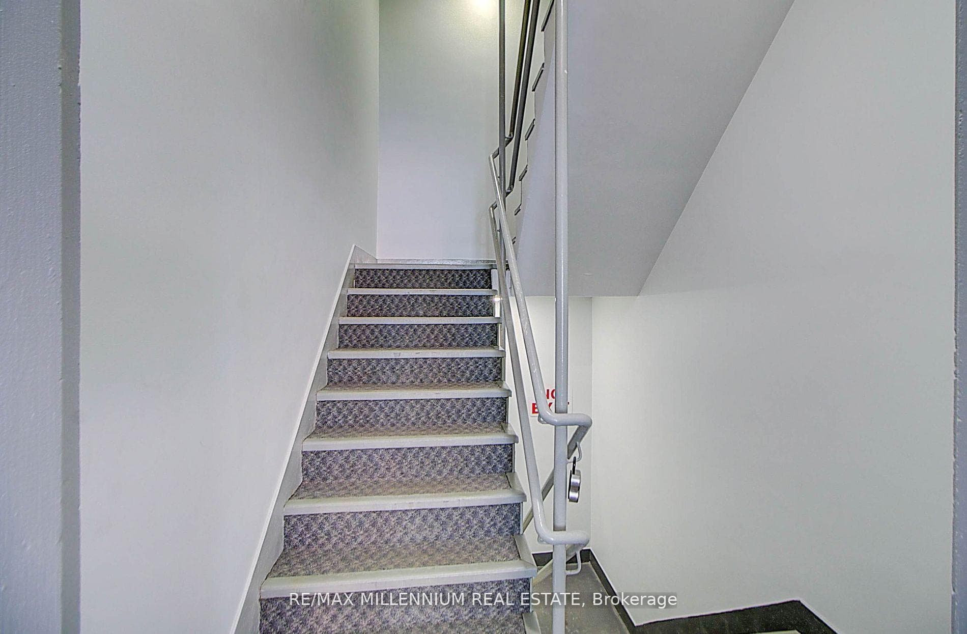 101 Dundas Street Unit 302 photo 3