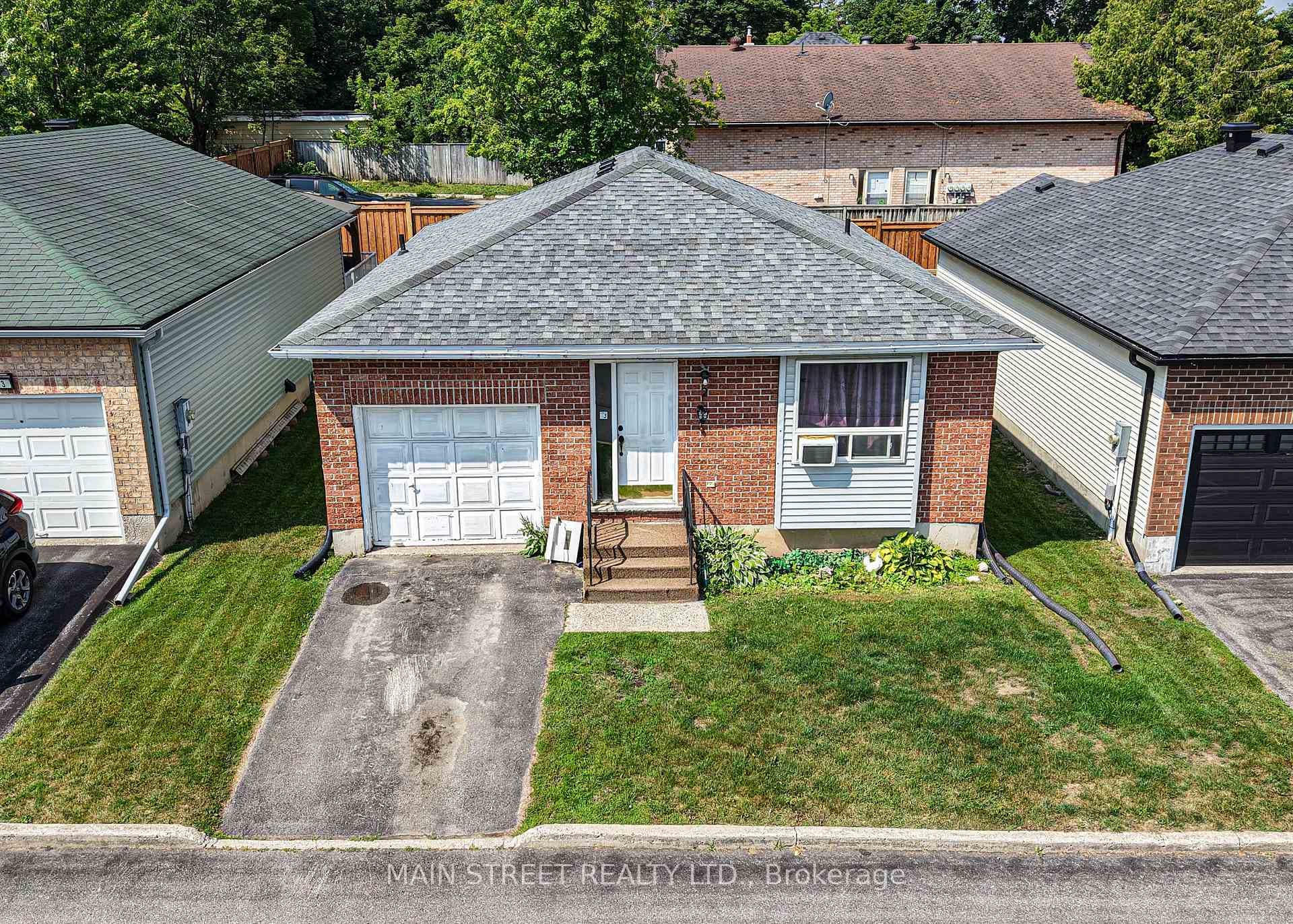 231 OXFORD Street Unit 2 photo 2