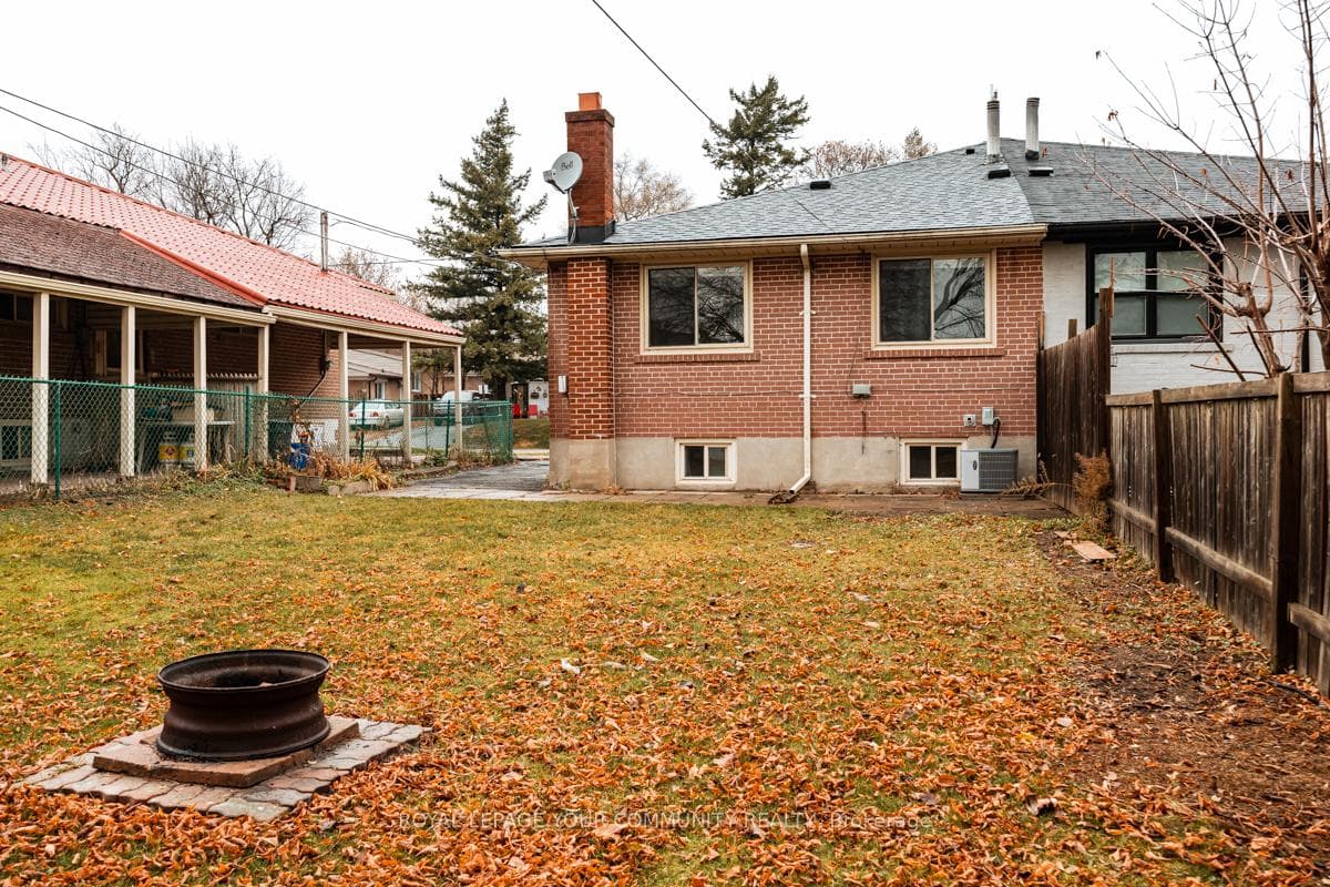 90 Rye Crescent photo 17