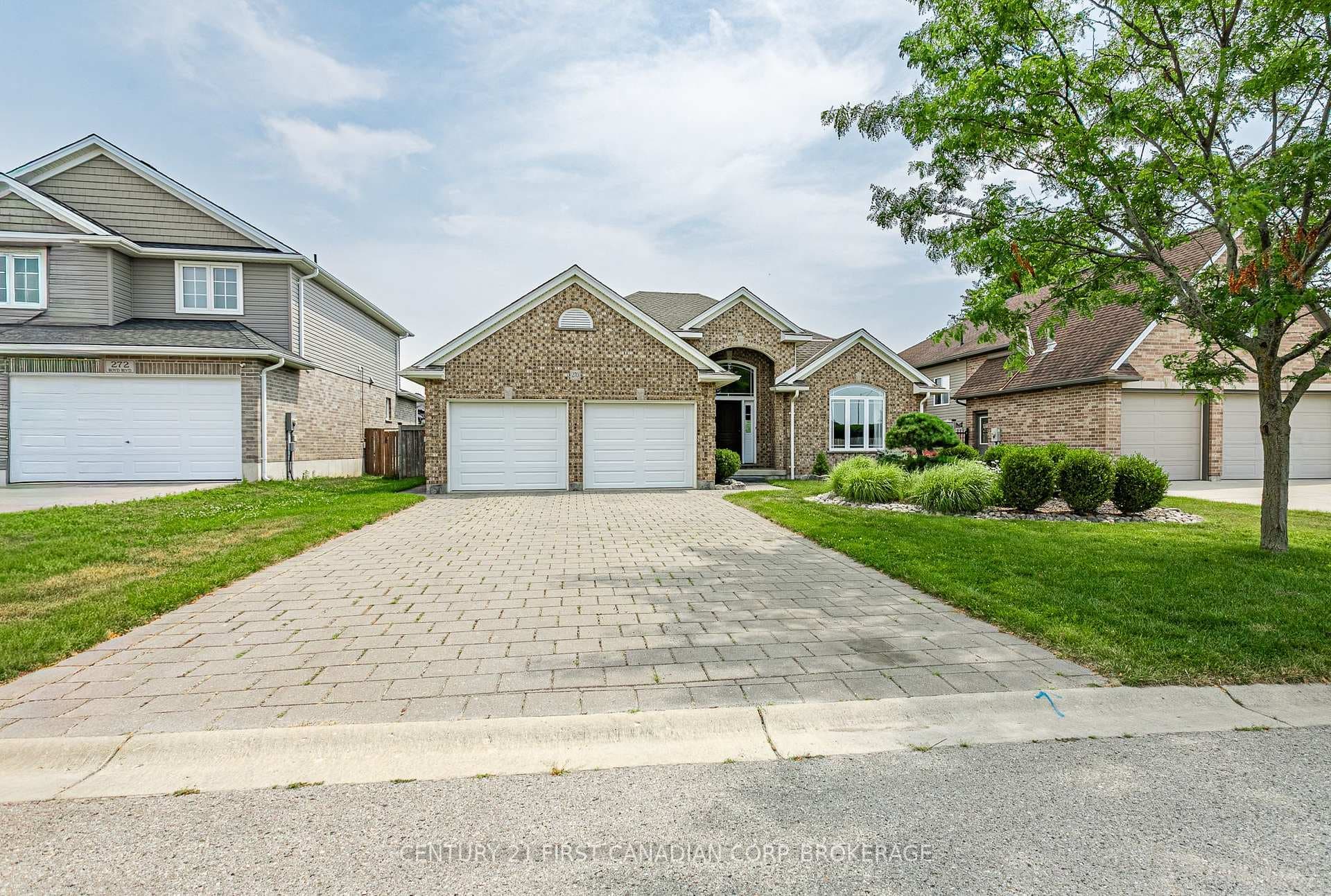 270 Boyd Boulevard photo 3