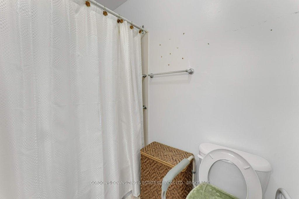 461 Henrietta Street photo 17