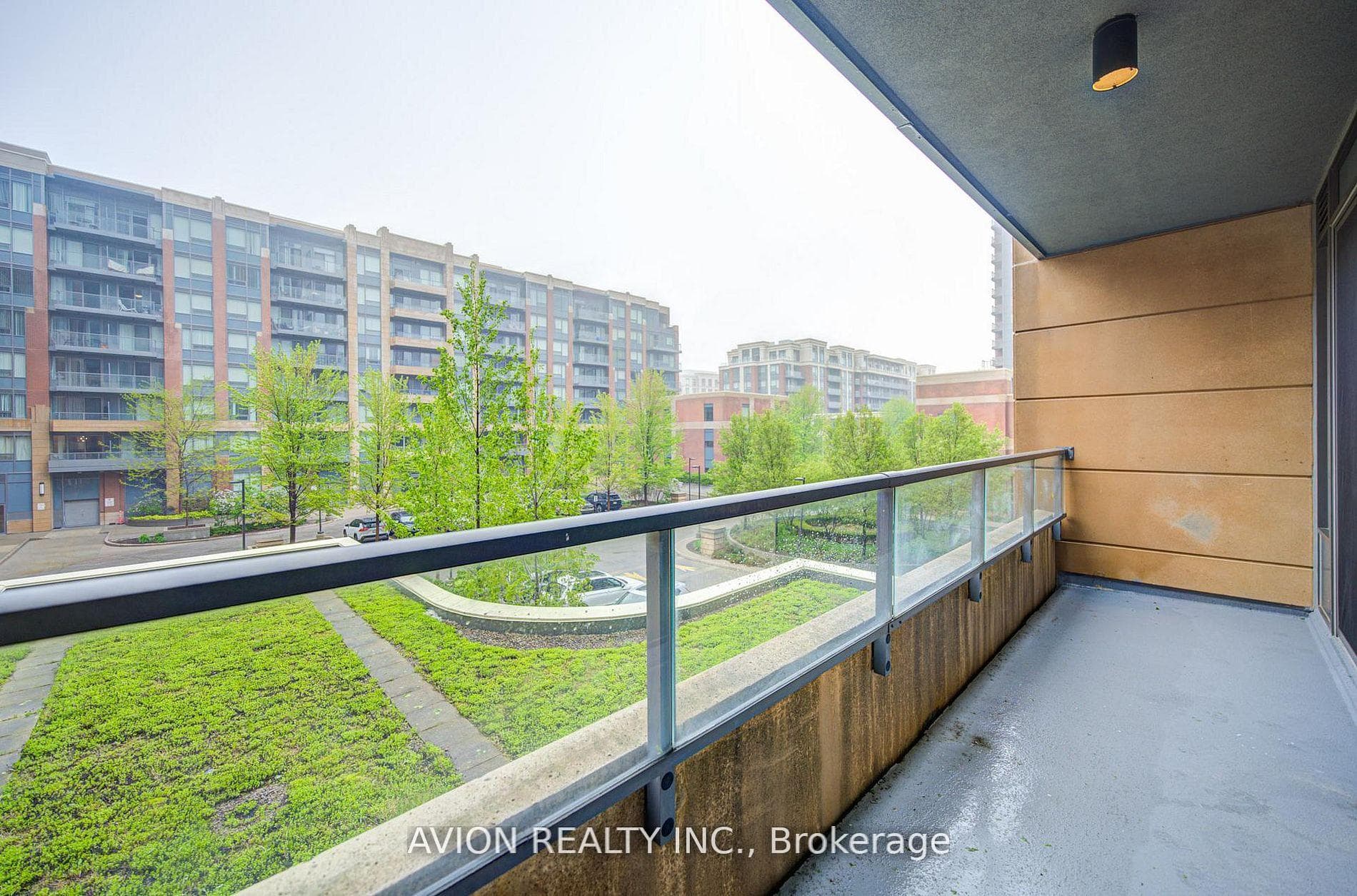 18 Uptown Drive Unit 301 photo 16