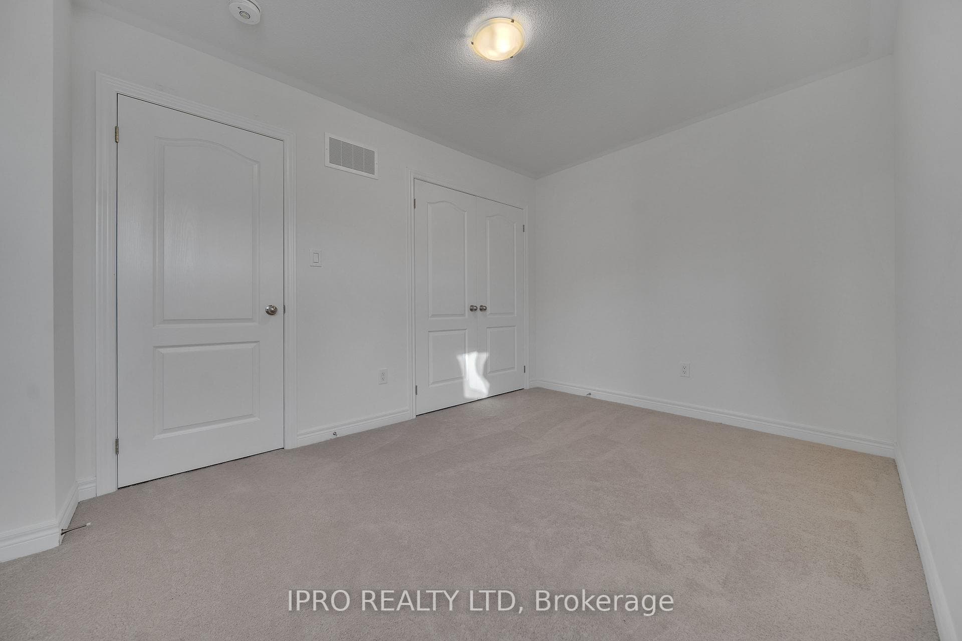 3950 Koenig Road photo 17