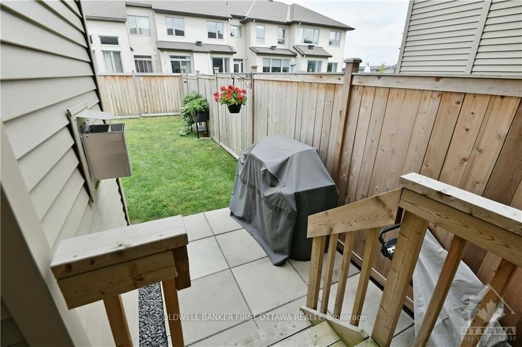 293 SHINLEAF Crescent photo 29