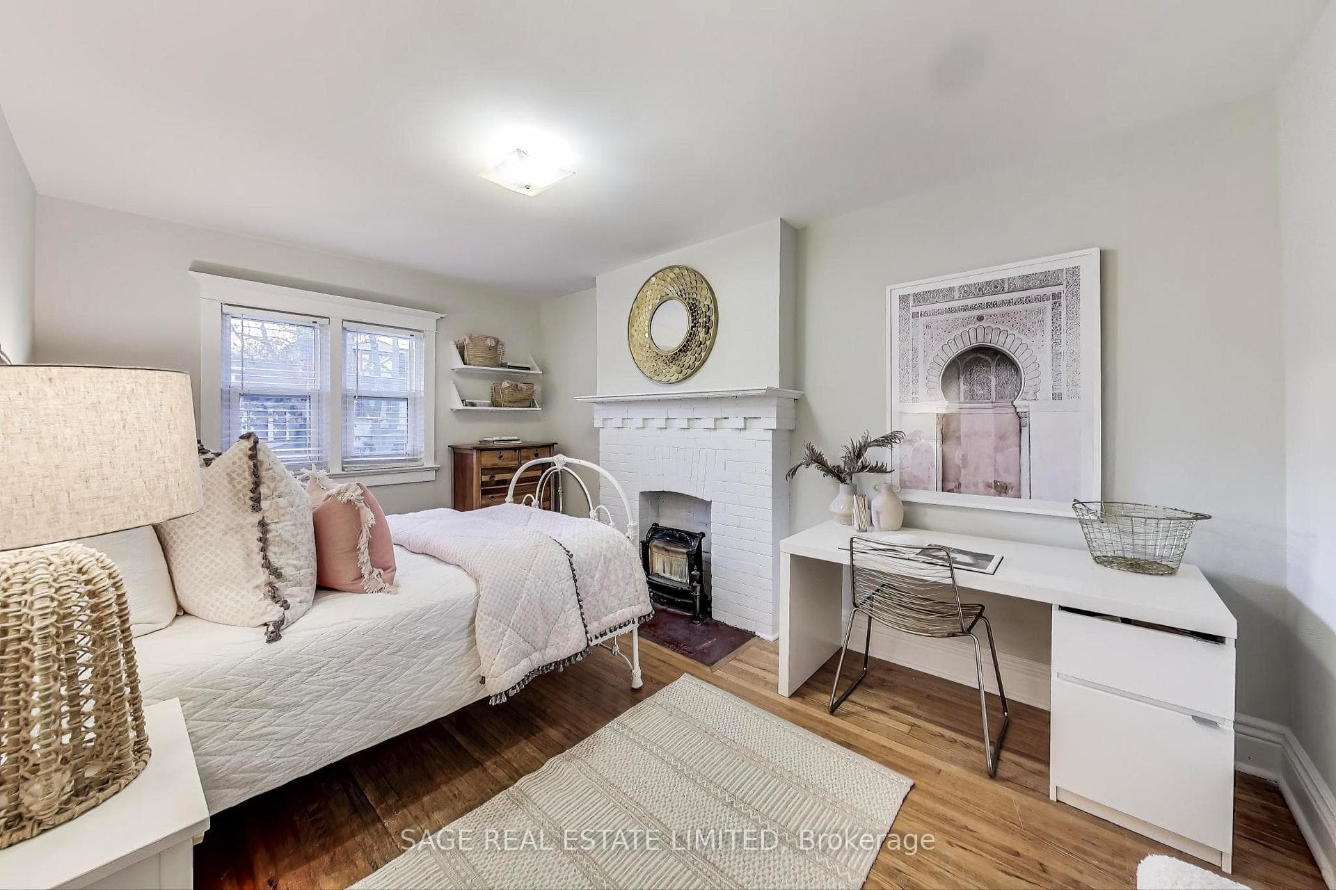 33 Hampton Avenue photo 19
