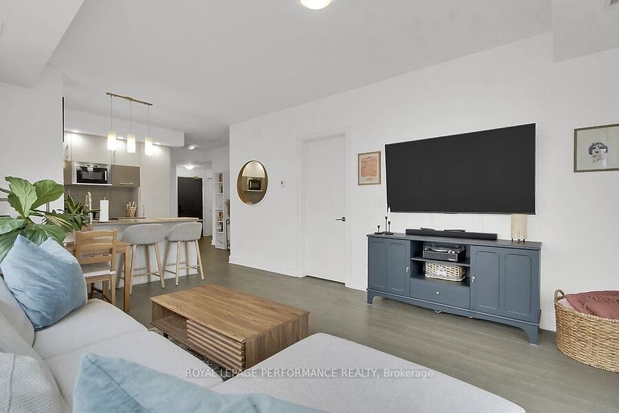 255 Bay Street Unit 1602 photo 12