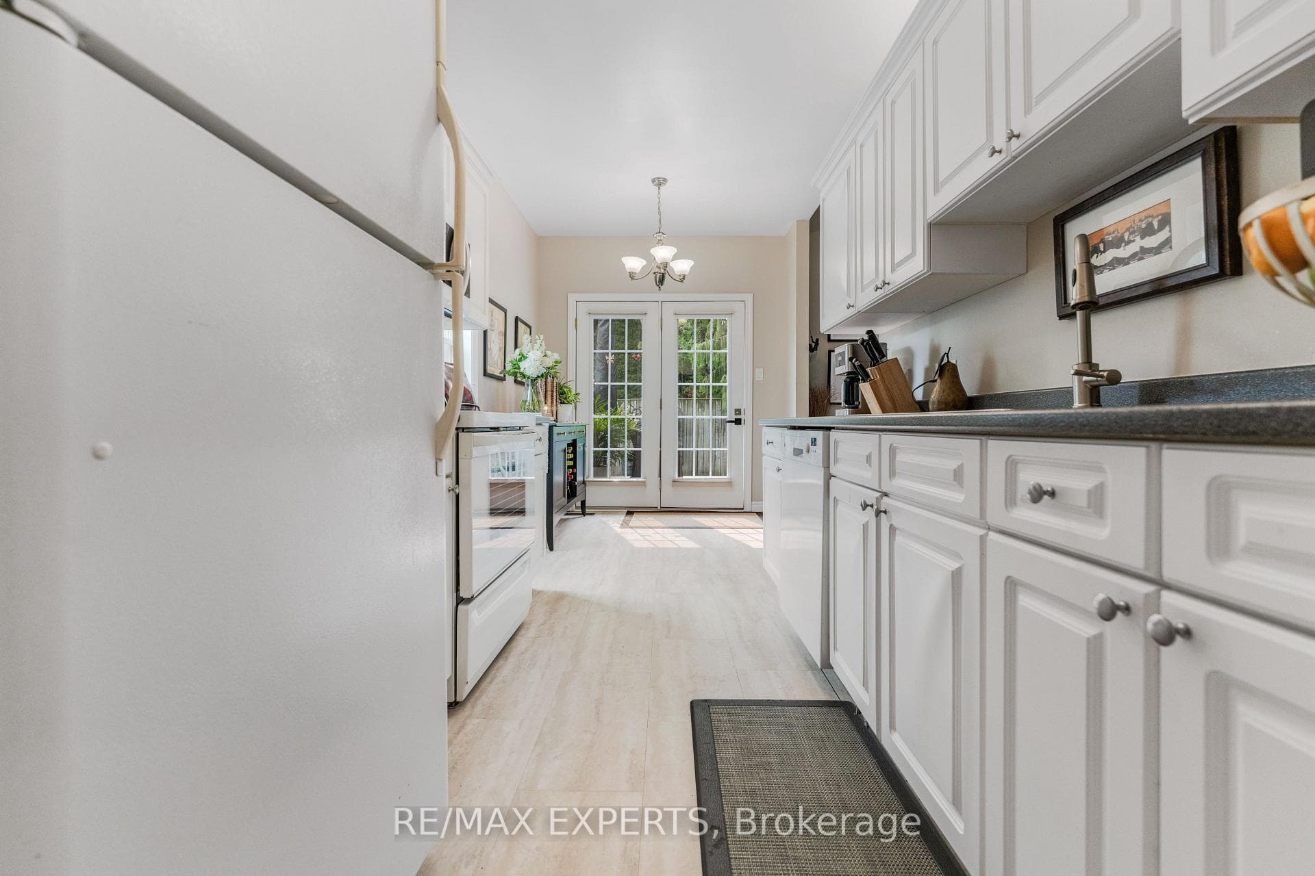 608 Simcoe Street Unit 19 photo 10