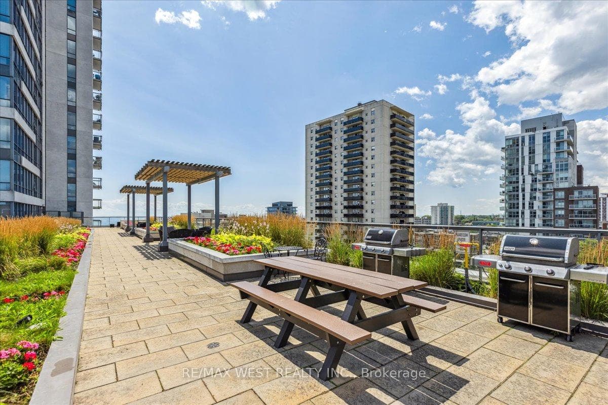 1 Hurontario Street Unit 421 photo 10