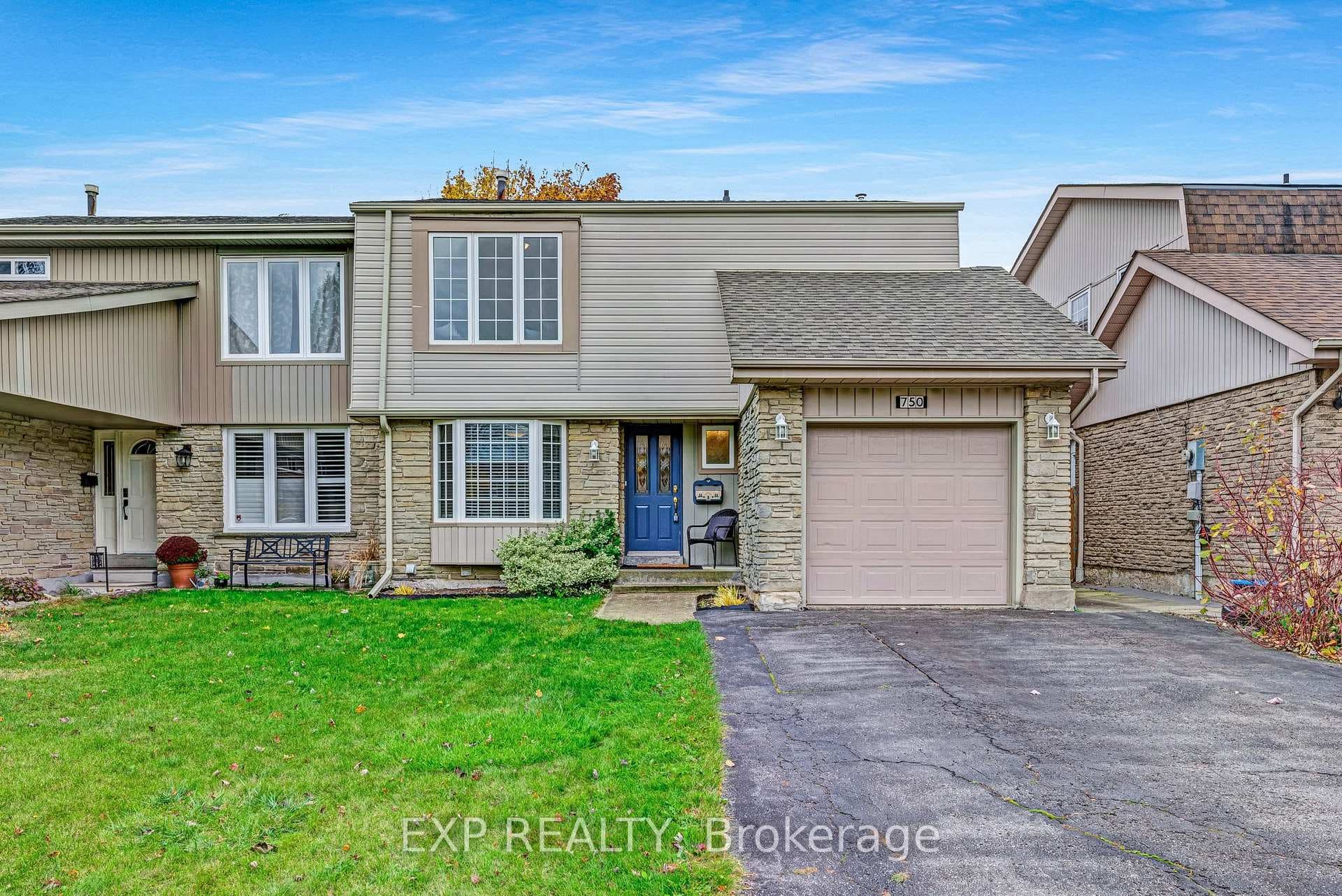750 Cobblers Court photo 1