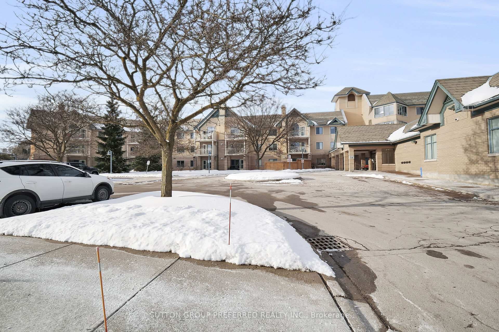 511 Gainsborough Road Unit 116 photo 2