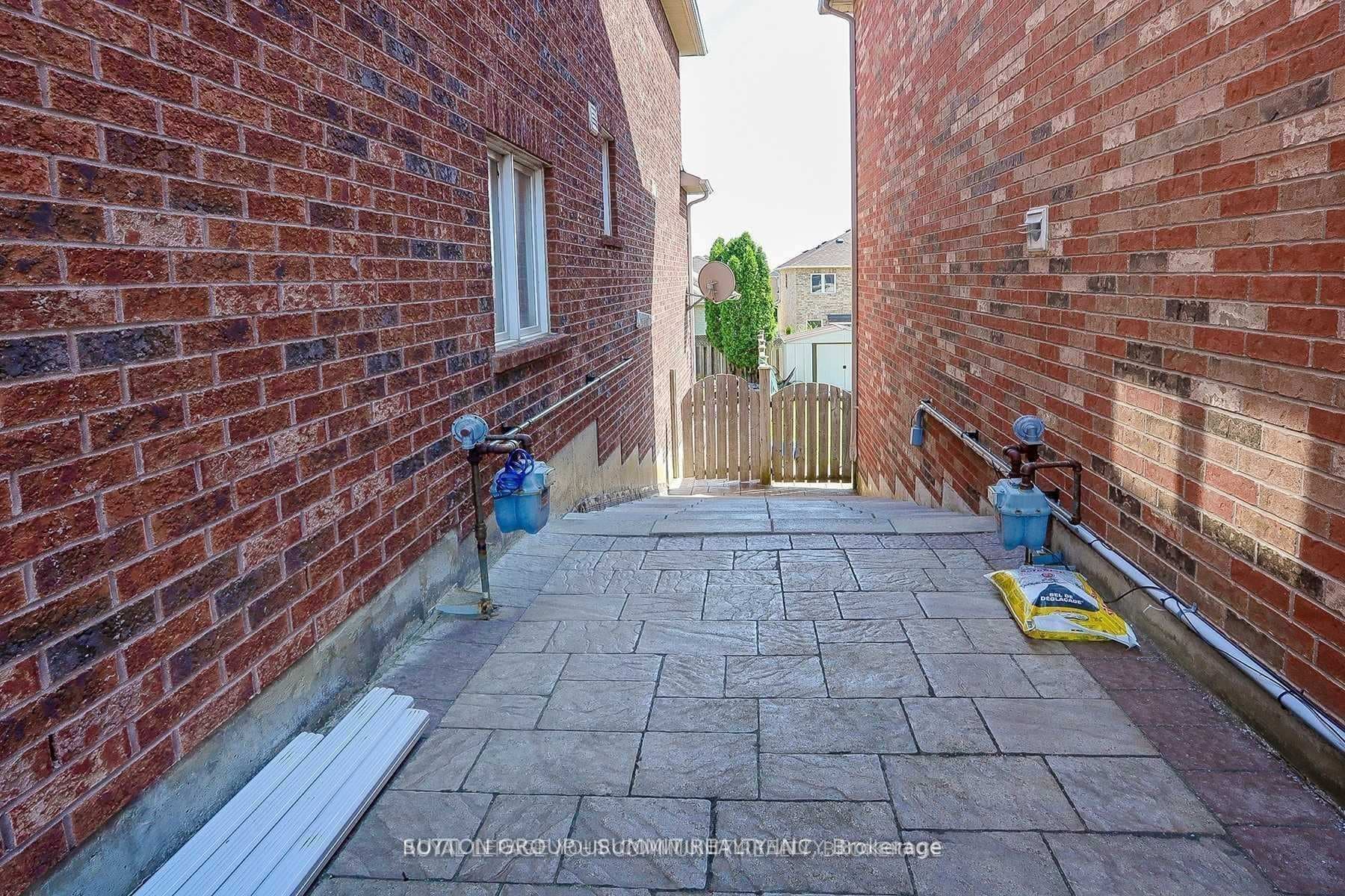 60 Batt Crescent photo 23