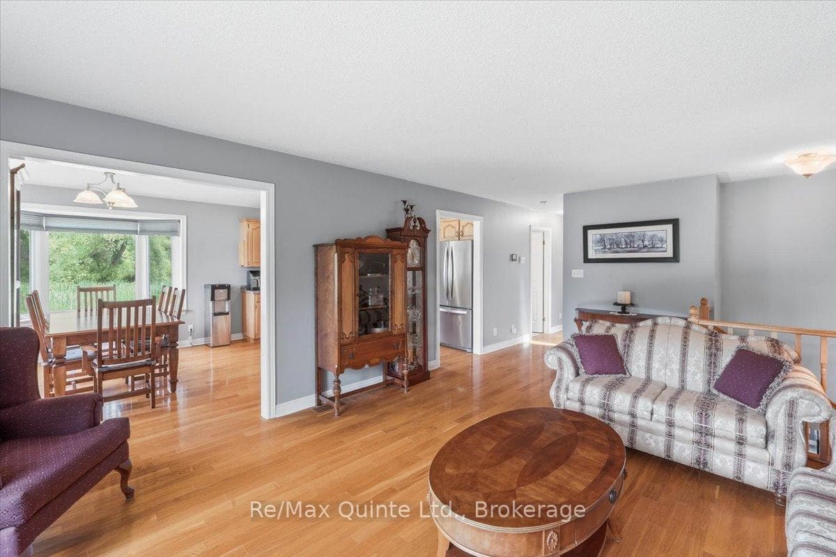 219 Helyer Road photo 8