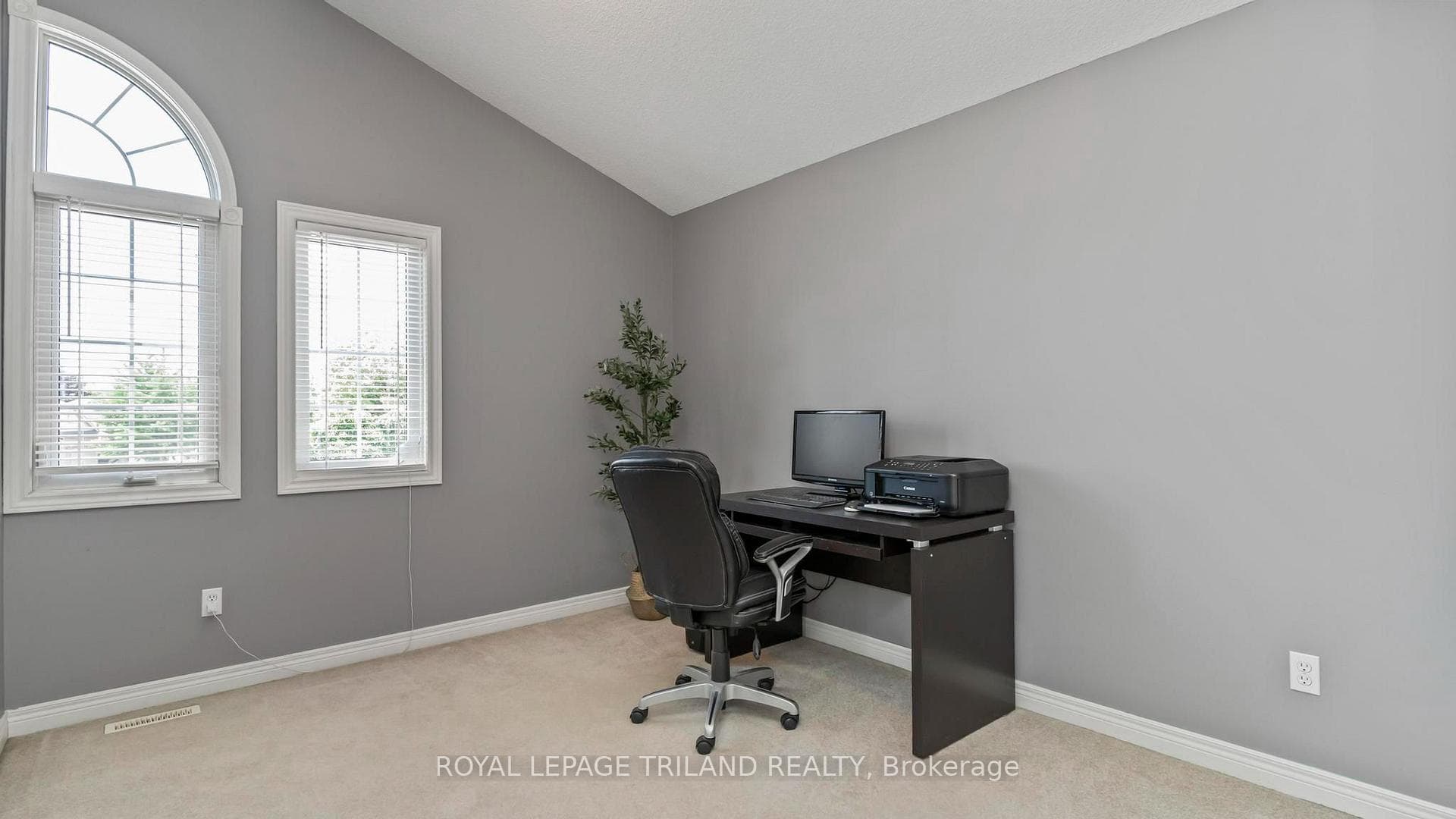 17 WINDEMERE Place photo 24