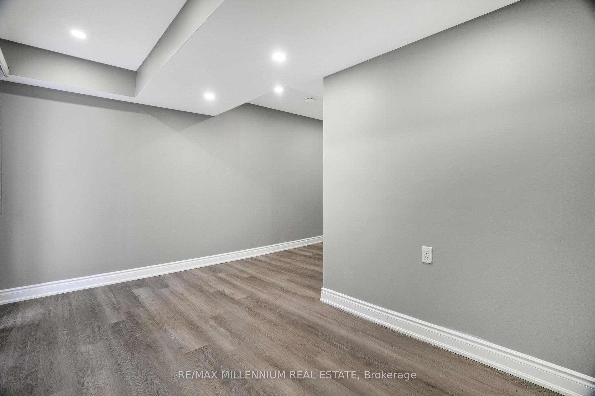 7 Mcmullen Crescent photo 23