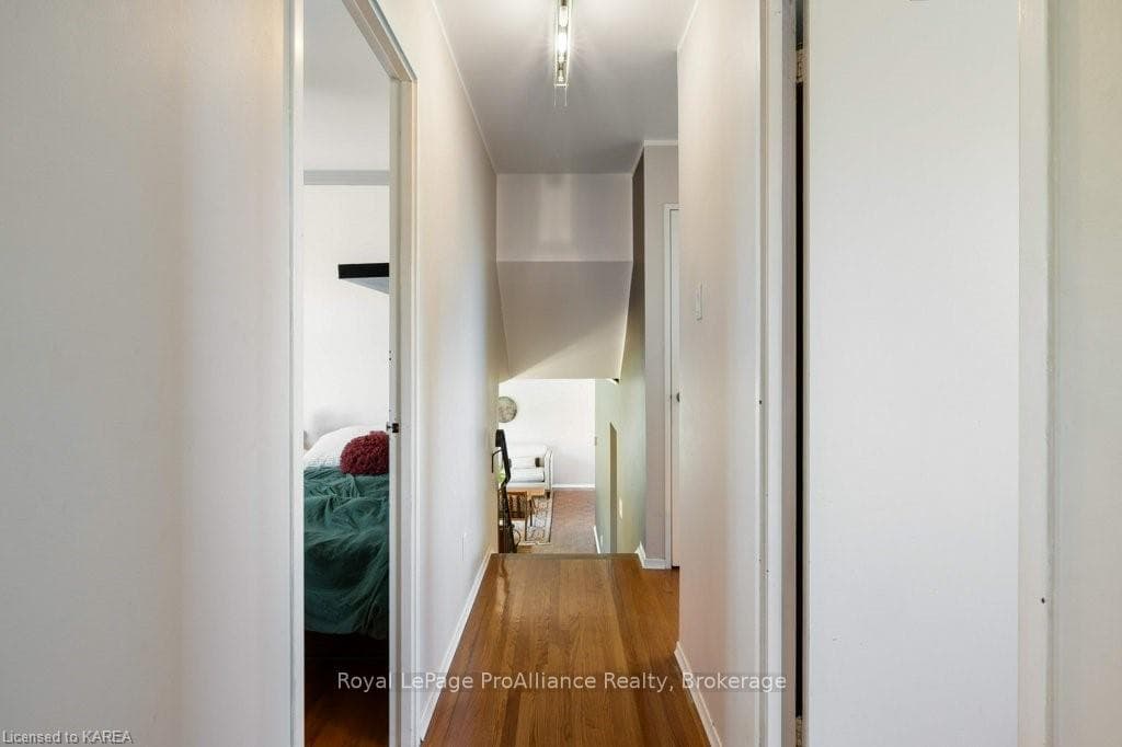 671 SUSSEX Boulevard photo 18