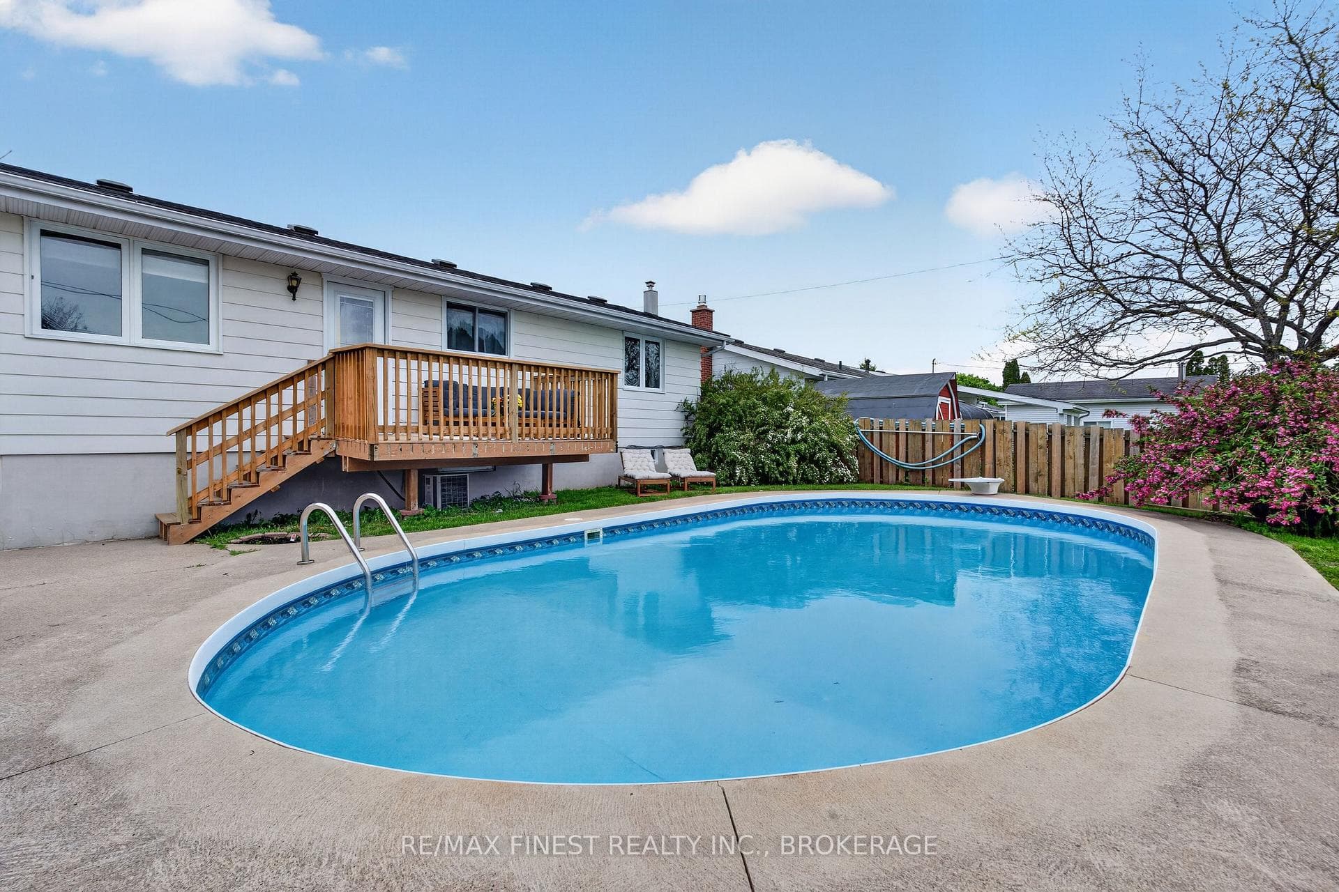 14 Chesterfield Drive photo 32