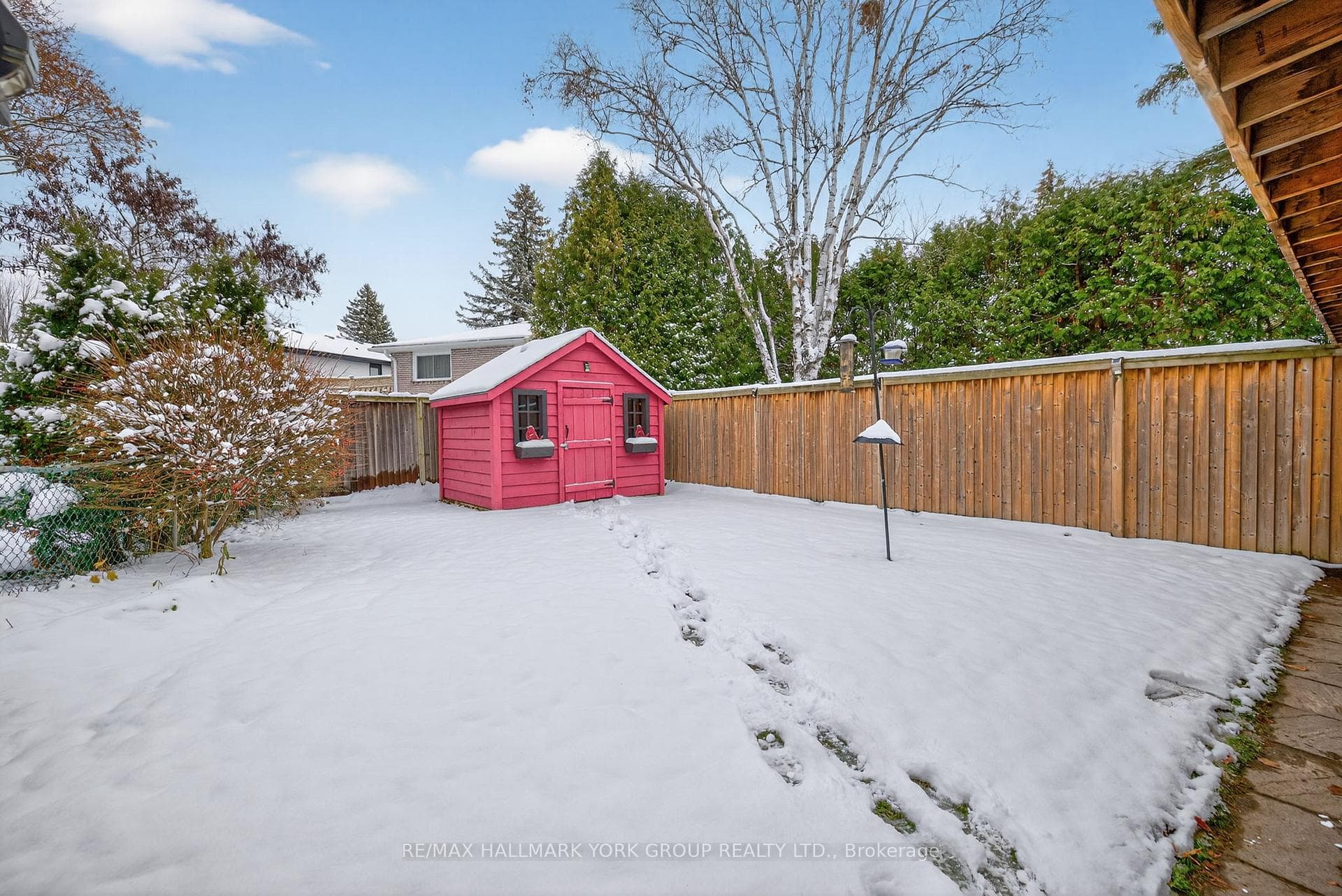 309 Oakwood Court photo 29