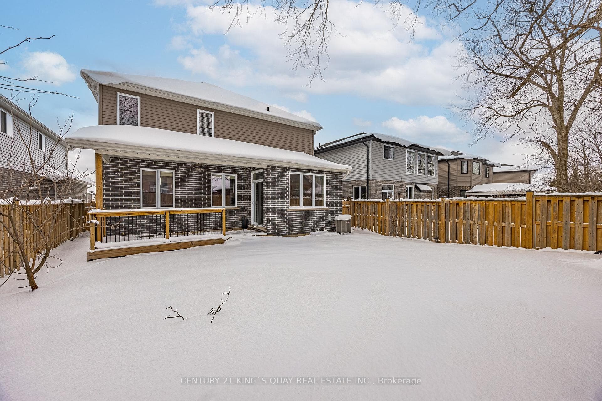 471 Sophia Crescent photo 37