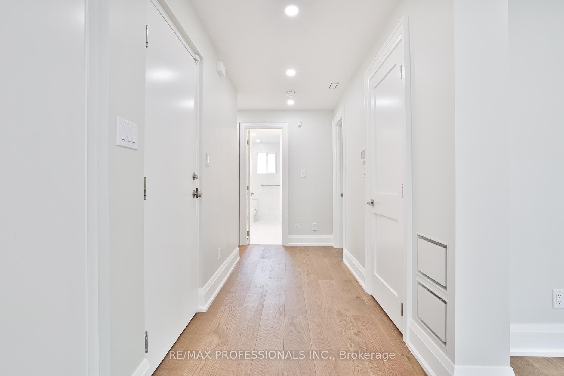 1183 Royal York Road Unit Upper photo 4