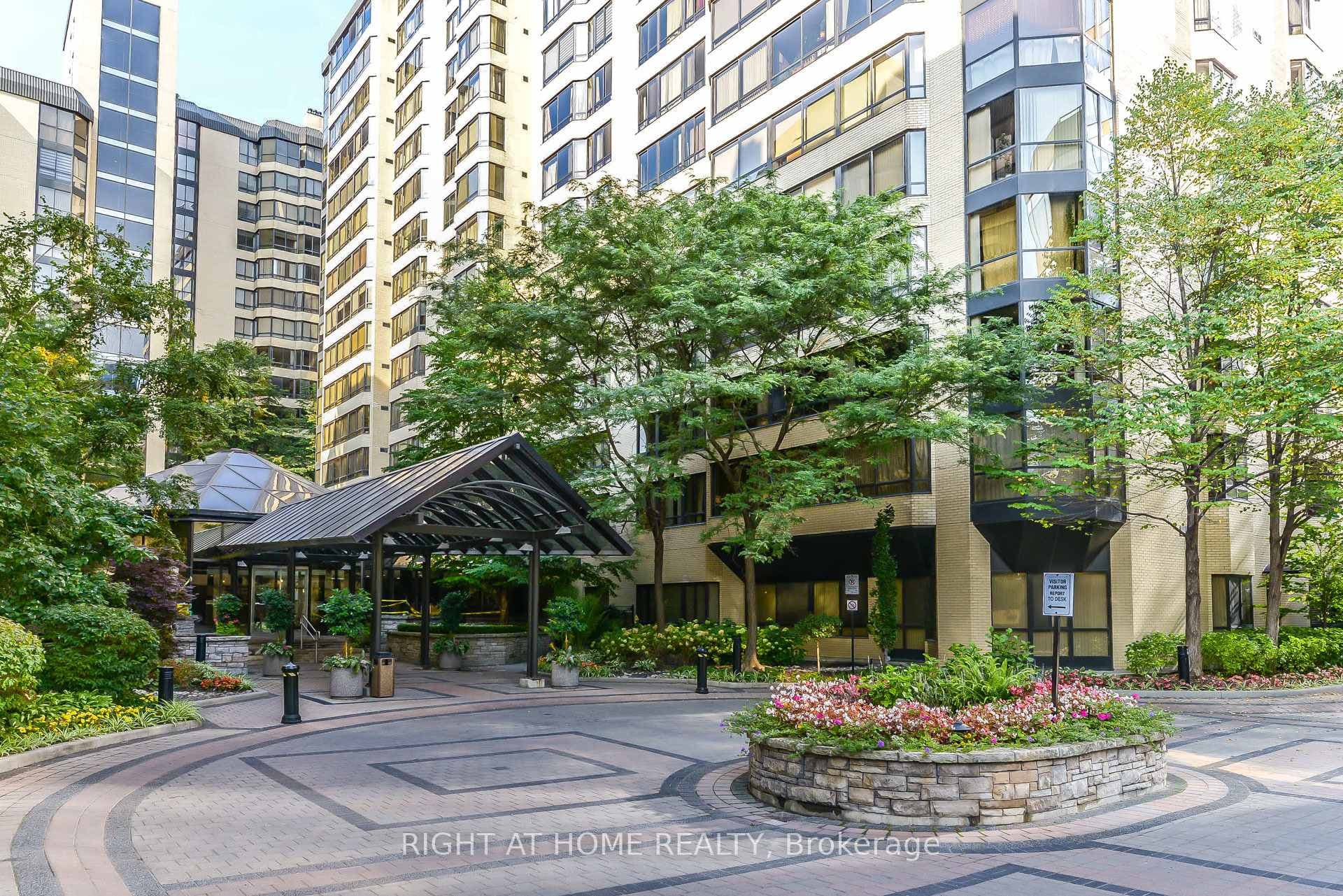280 Simcoe Street Unit 506 photo 1