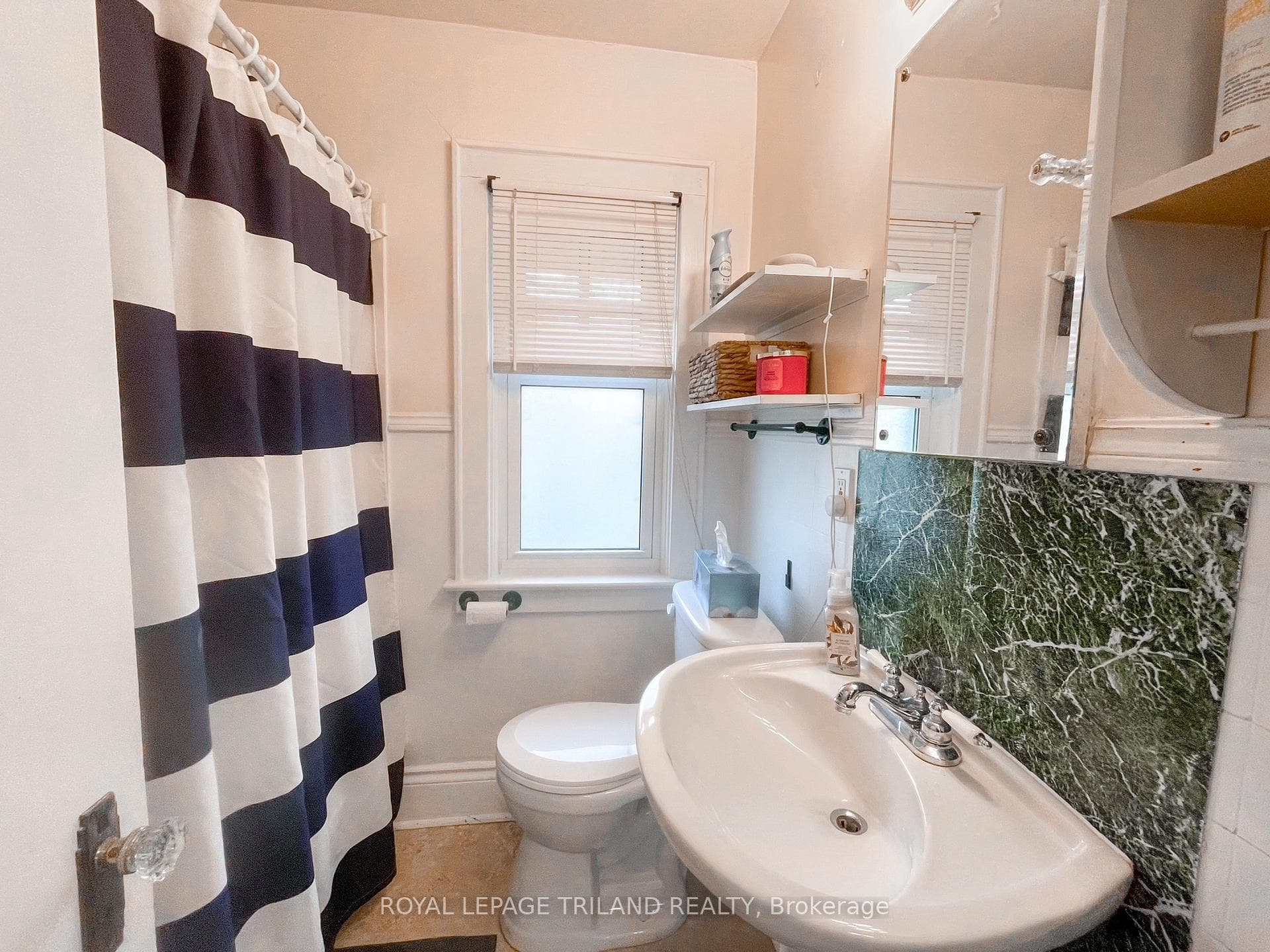 222 Edward Street photo 9