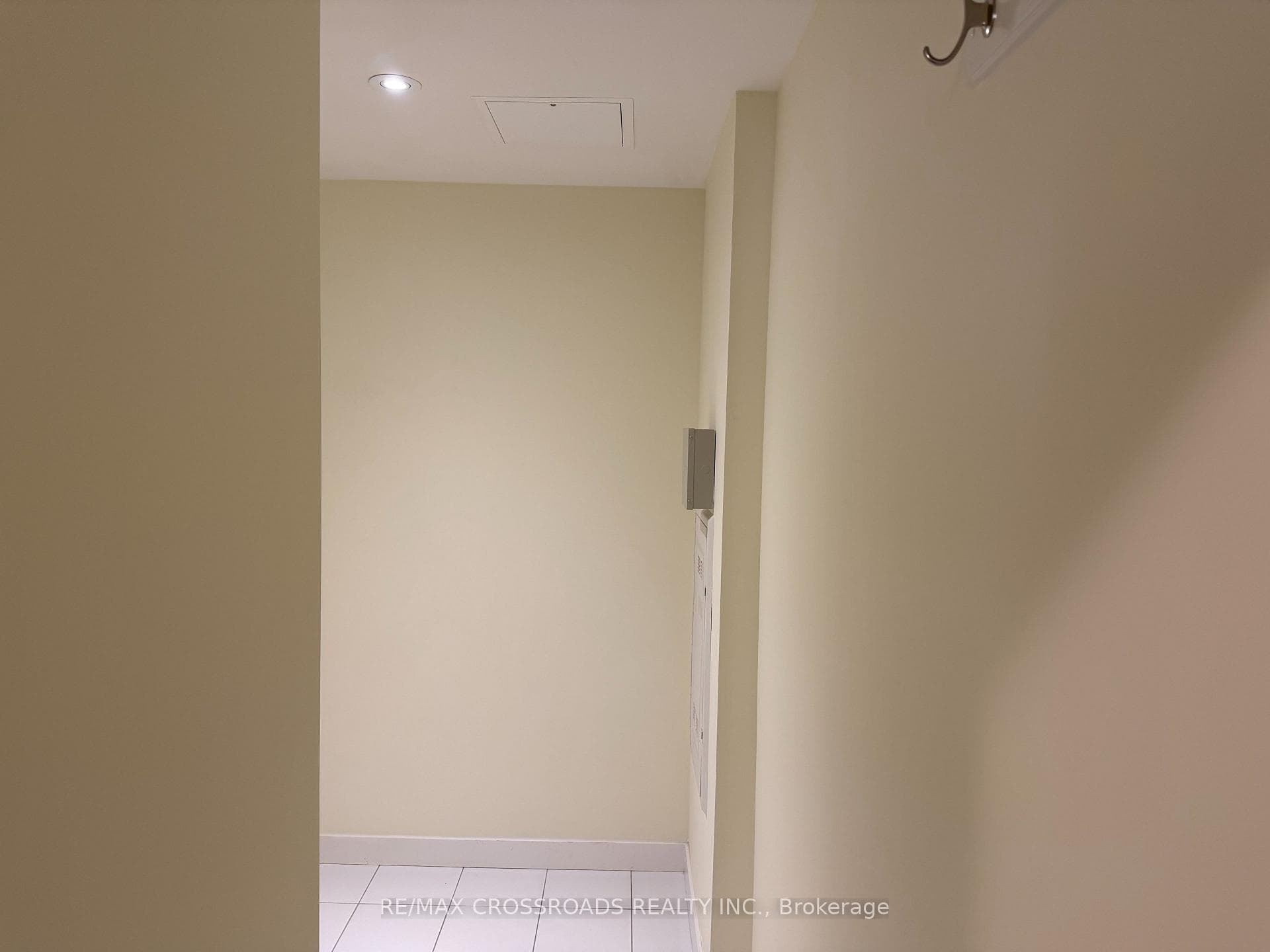 121 Mcmahon Drive Unit 2816 photo 2