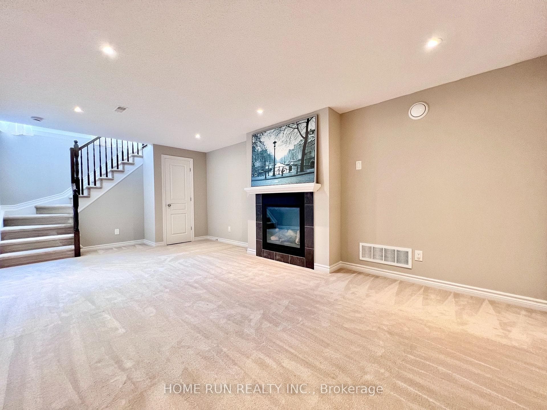 637 Tennant Way photo 31