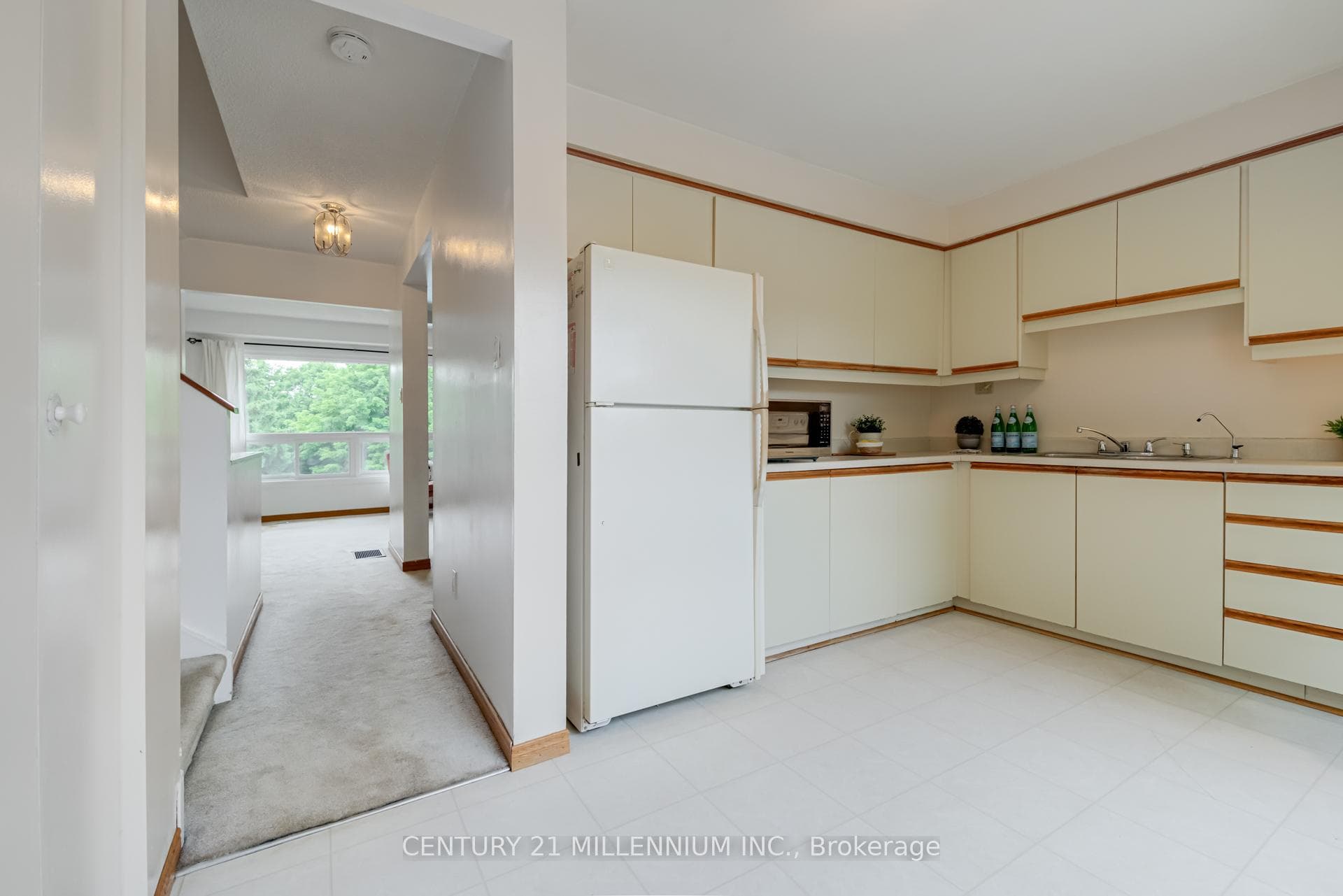 82 Ashton Crescent photo 20