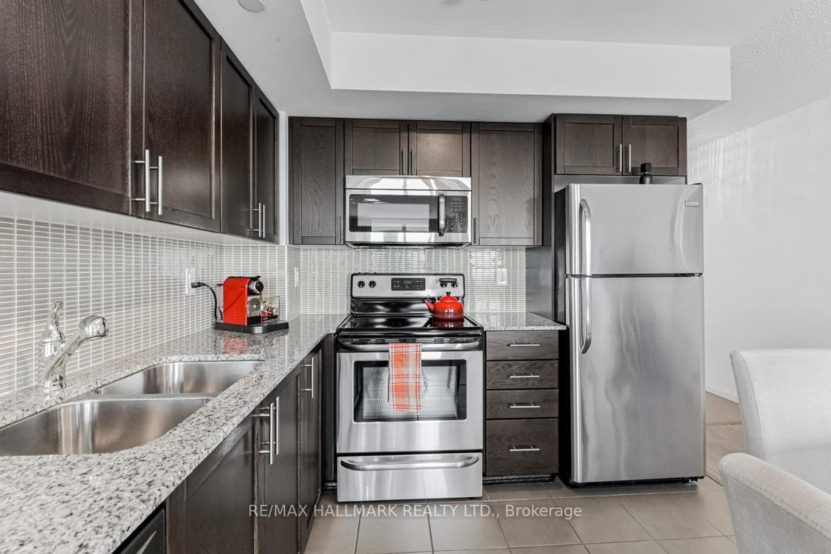 800 Lawrence Avenue Unit 1816 photo 4