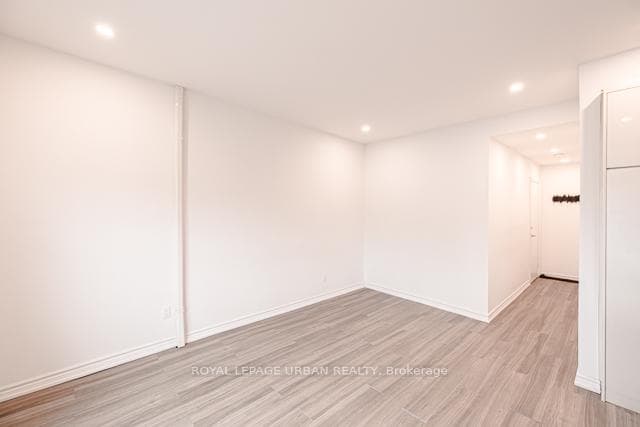 991 Queen Street Unit 3 photo 7