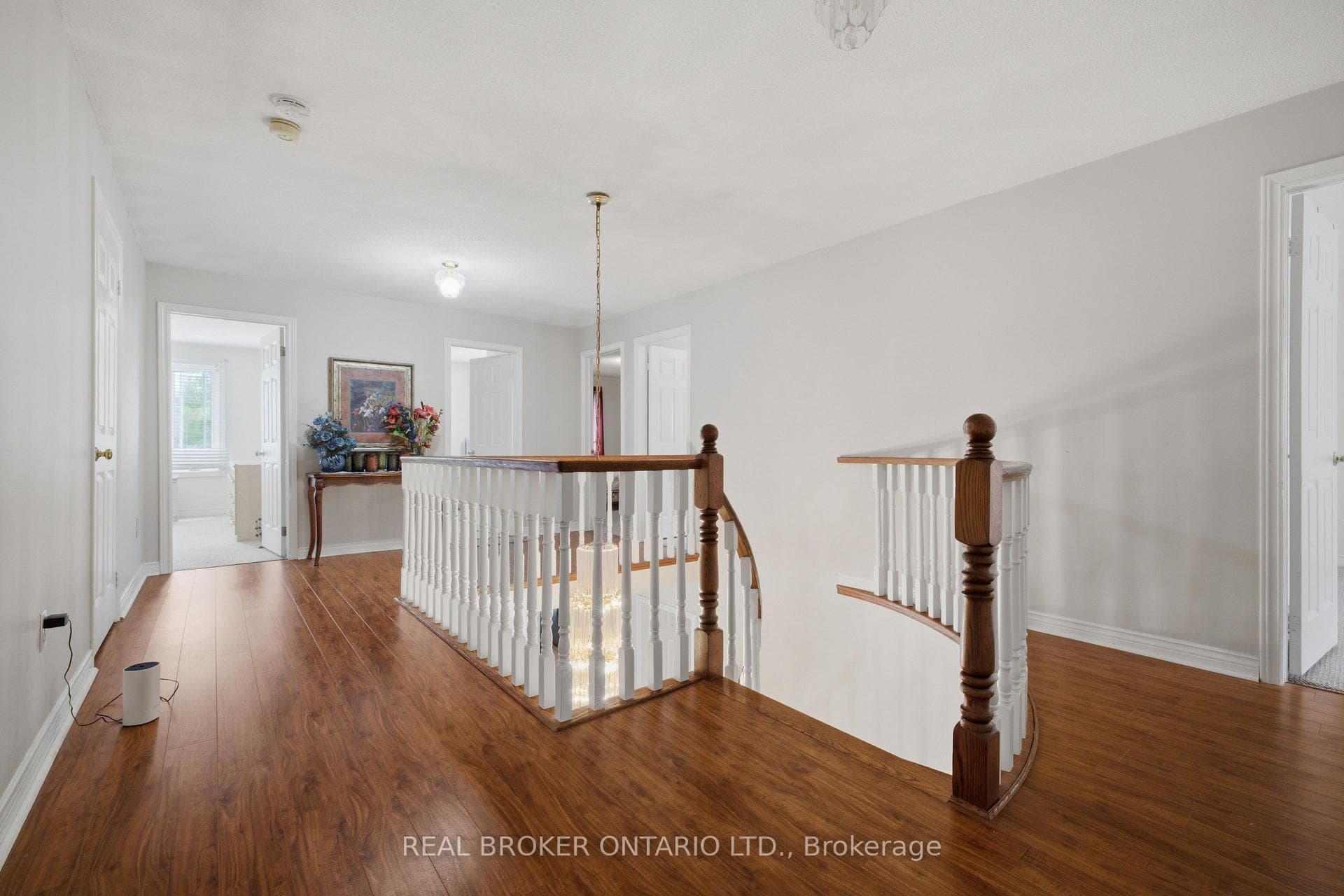 1356 Mapleridge Crescent photo 17
