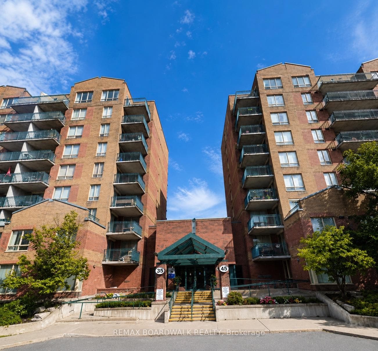 35 HOLLAND Avenue Unit 907 photo 1